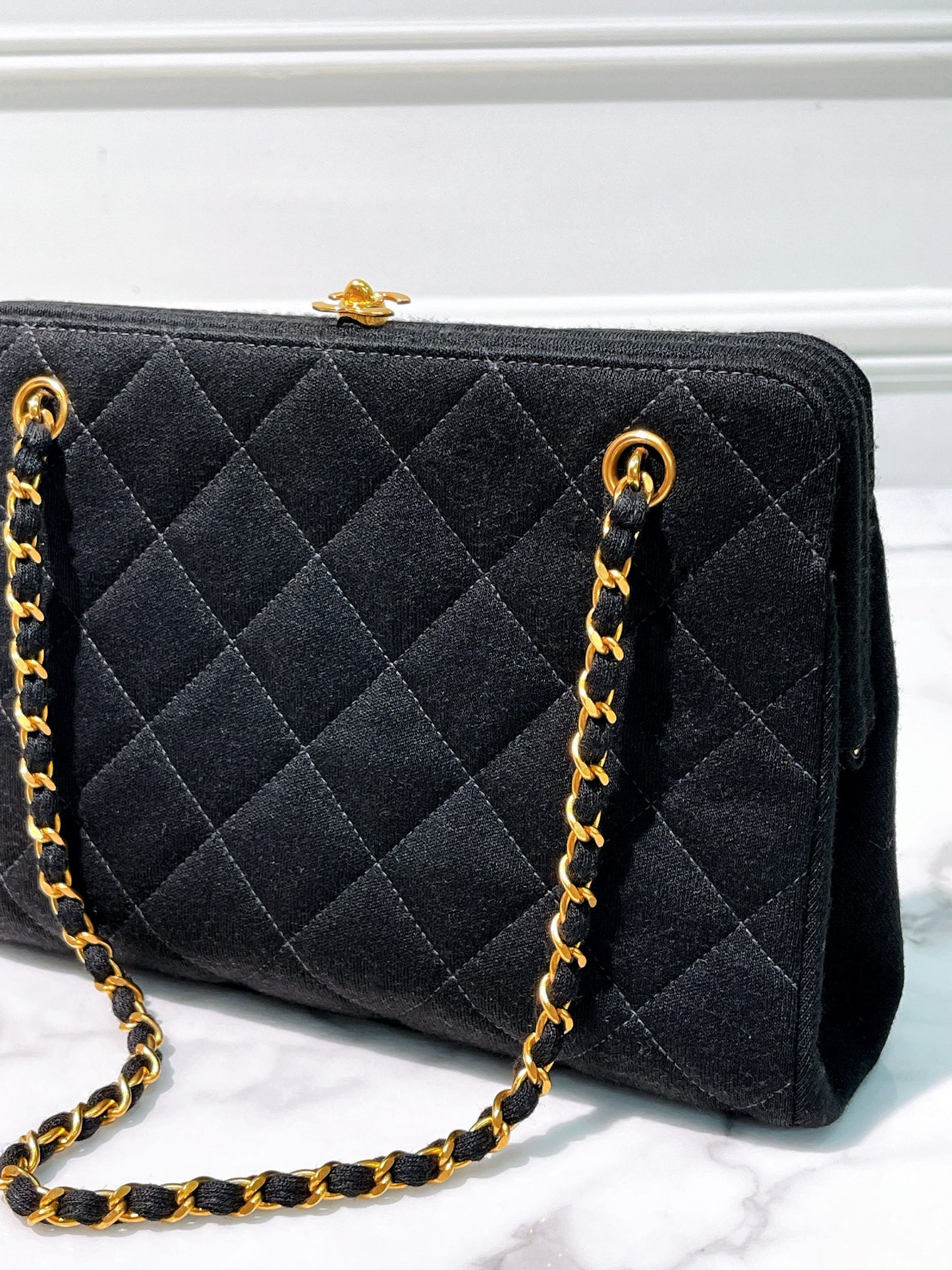 CHANEL VINTAGE CLUTCH