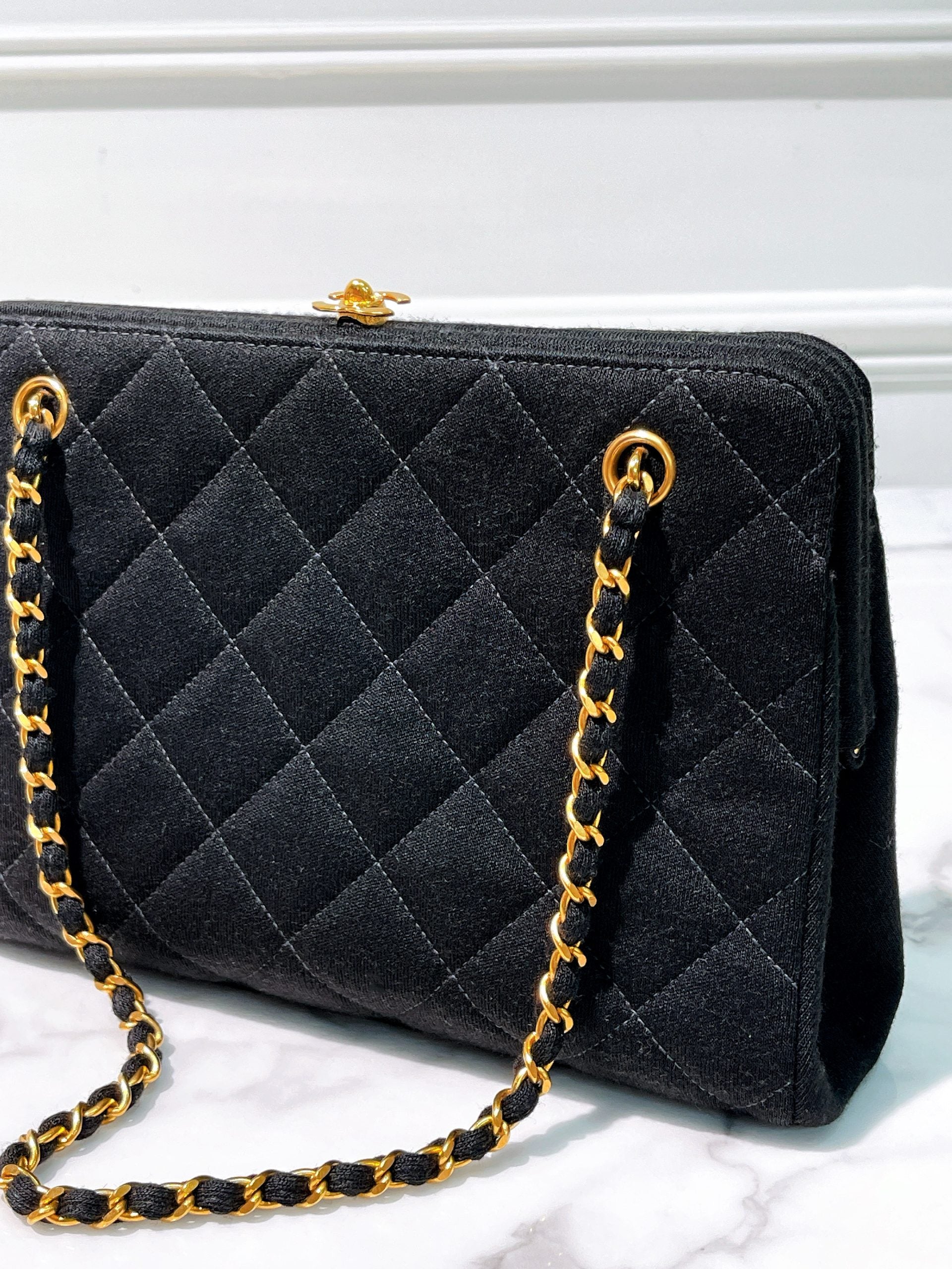 CHANEL VINTAGE CLUTCH