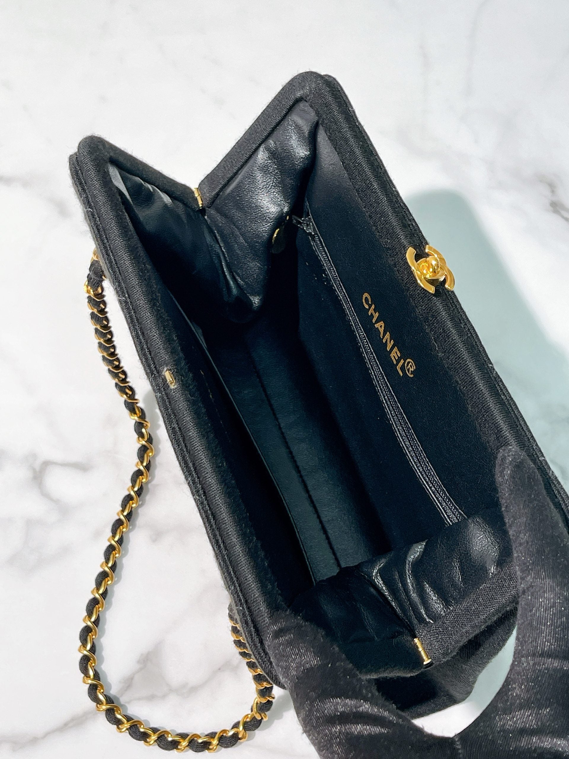 CHANEL VINTAGE CLUTCH