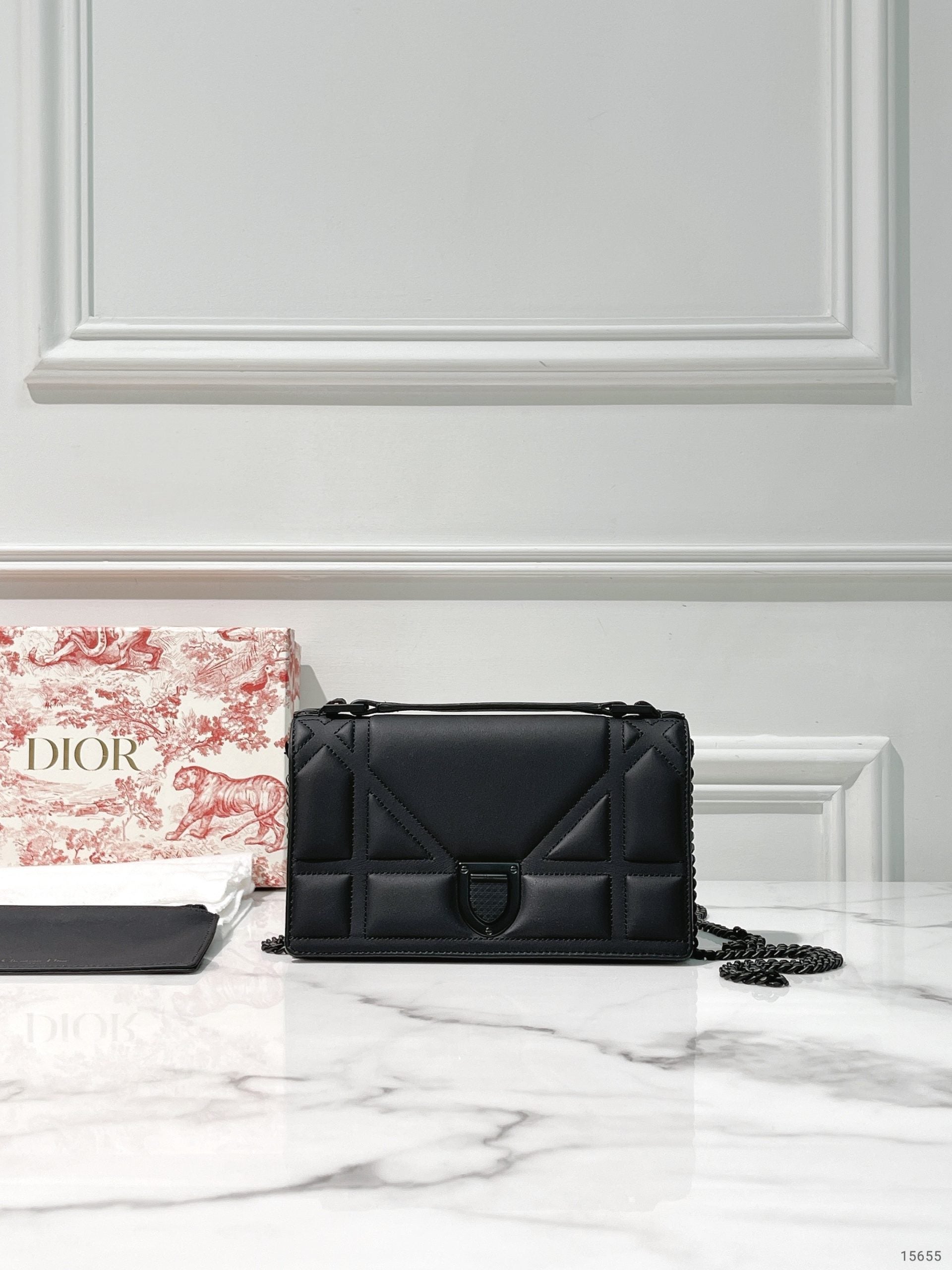 DIORAMA WOC SO BLACK