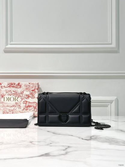 DIORAMA WOC SO BLACK