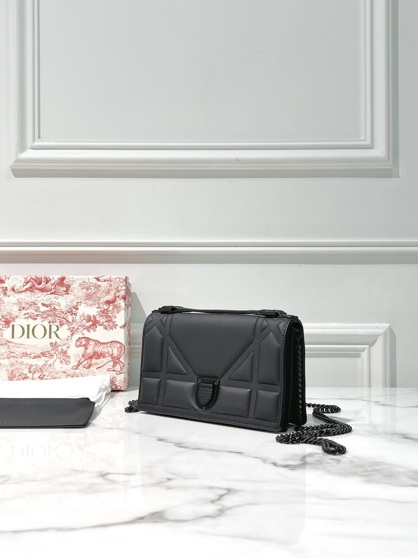 DIORAMA WOC SO BLACK