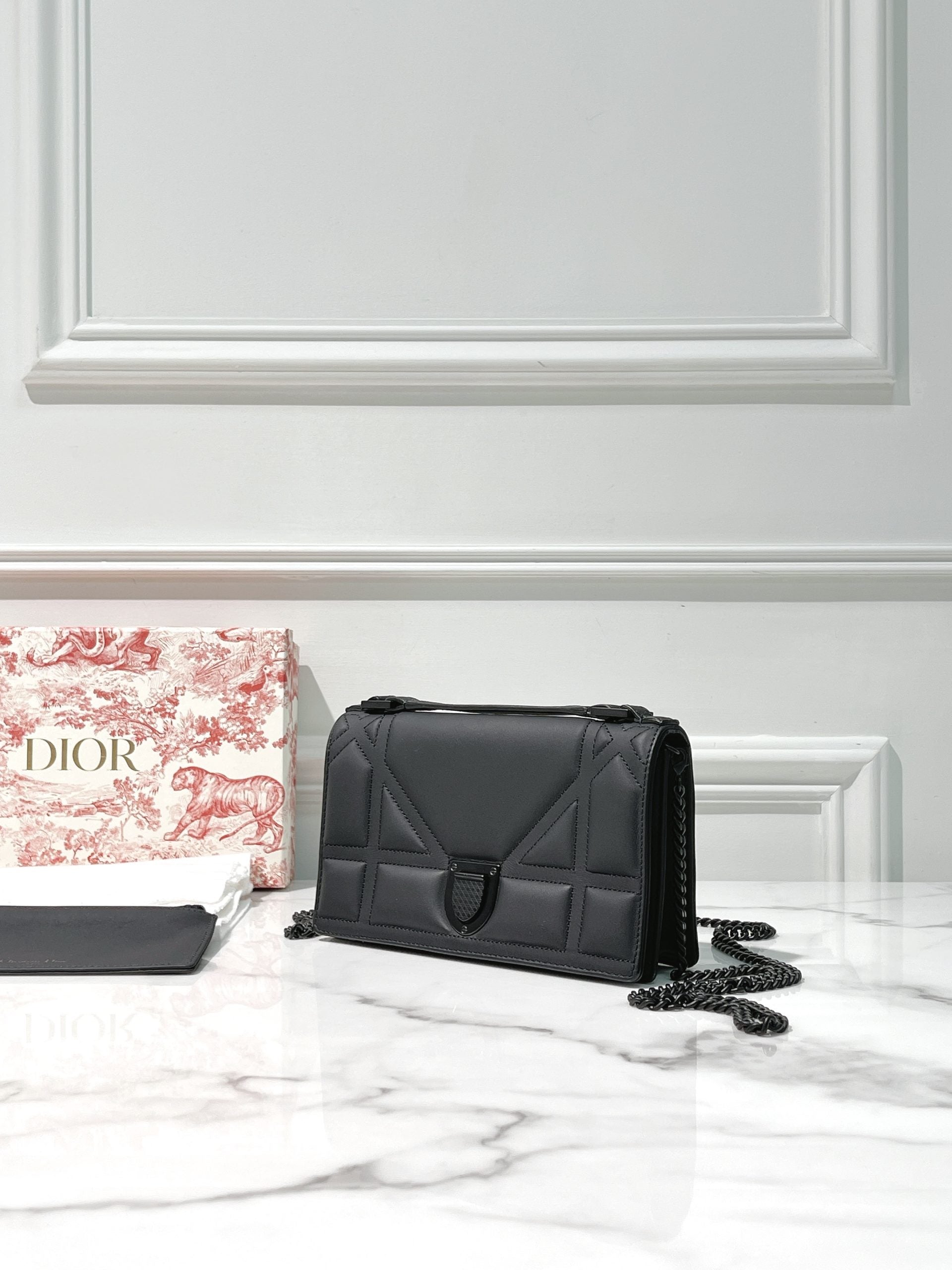 DIORAMA WOC SO BLACK