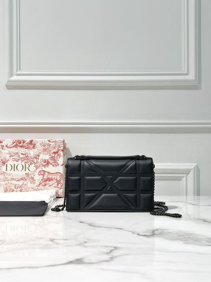 DIORAMA WOC SO BLACK