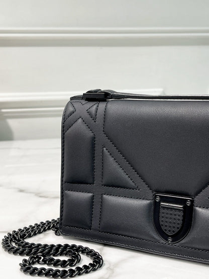 DIORAMA WOC SO BLACK