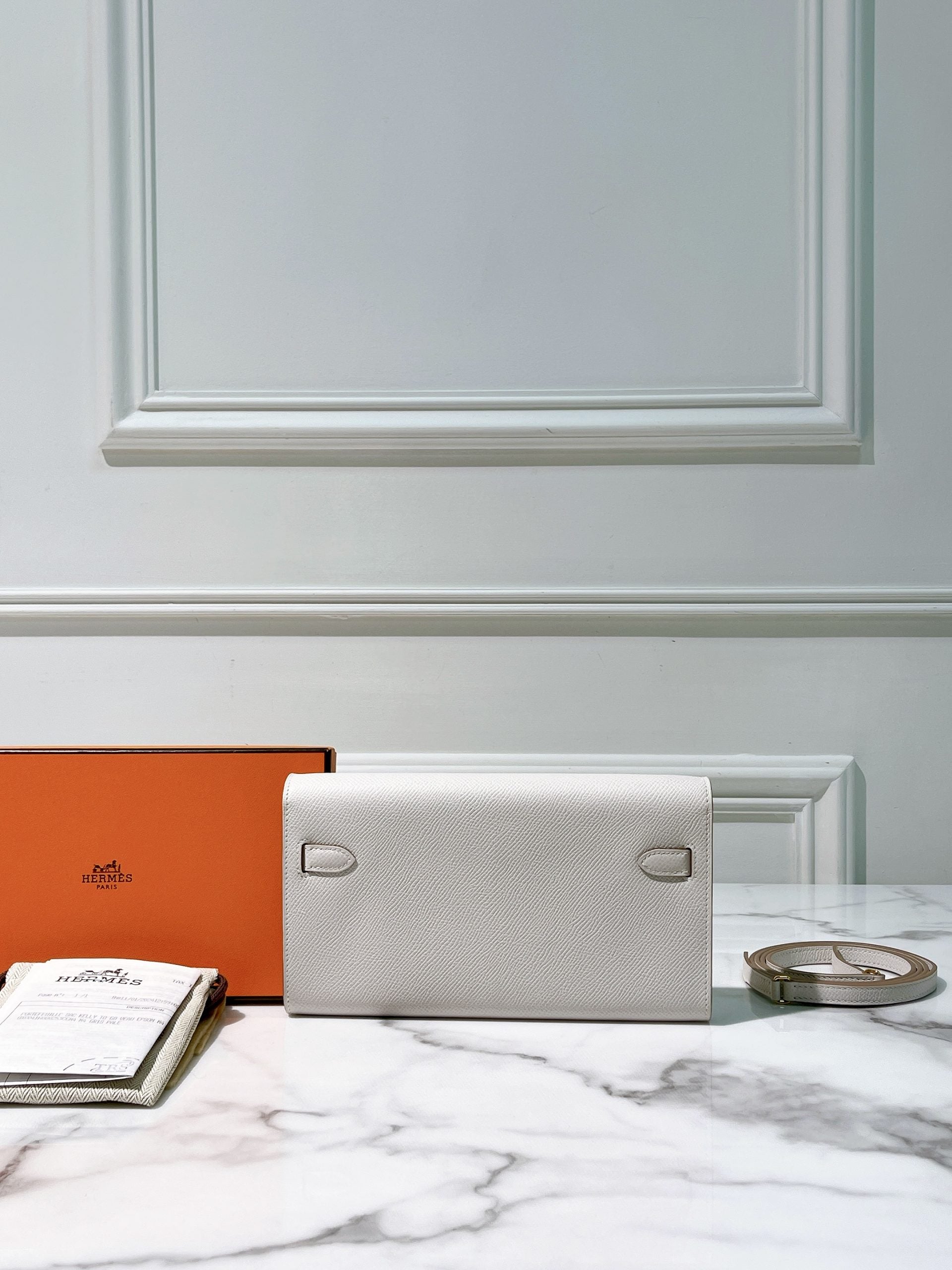 HERMES KELLY TO GO, GRIS PALE/GOLD