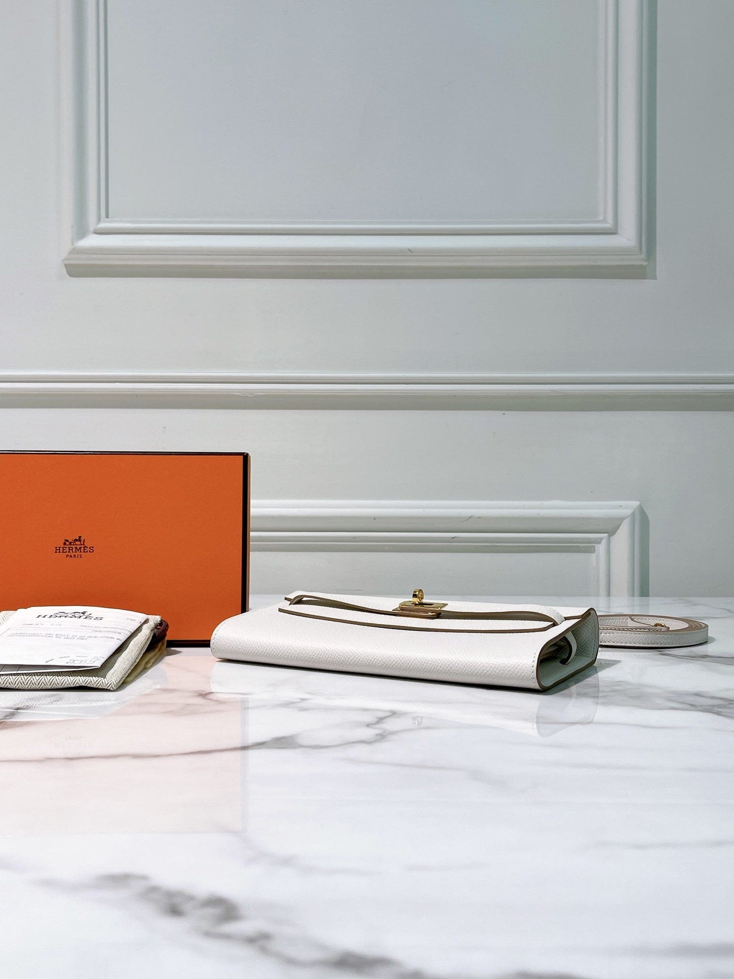 HERMES KELLY TO GO, GRIS PALE/GOLD