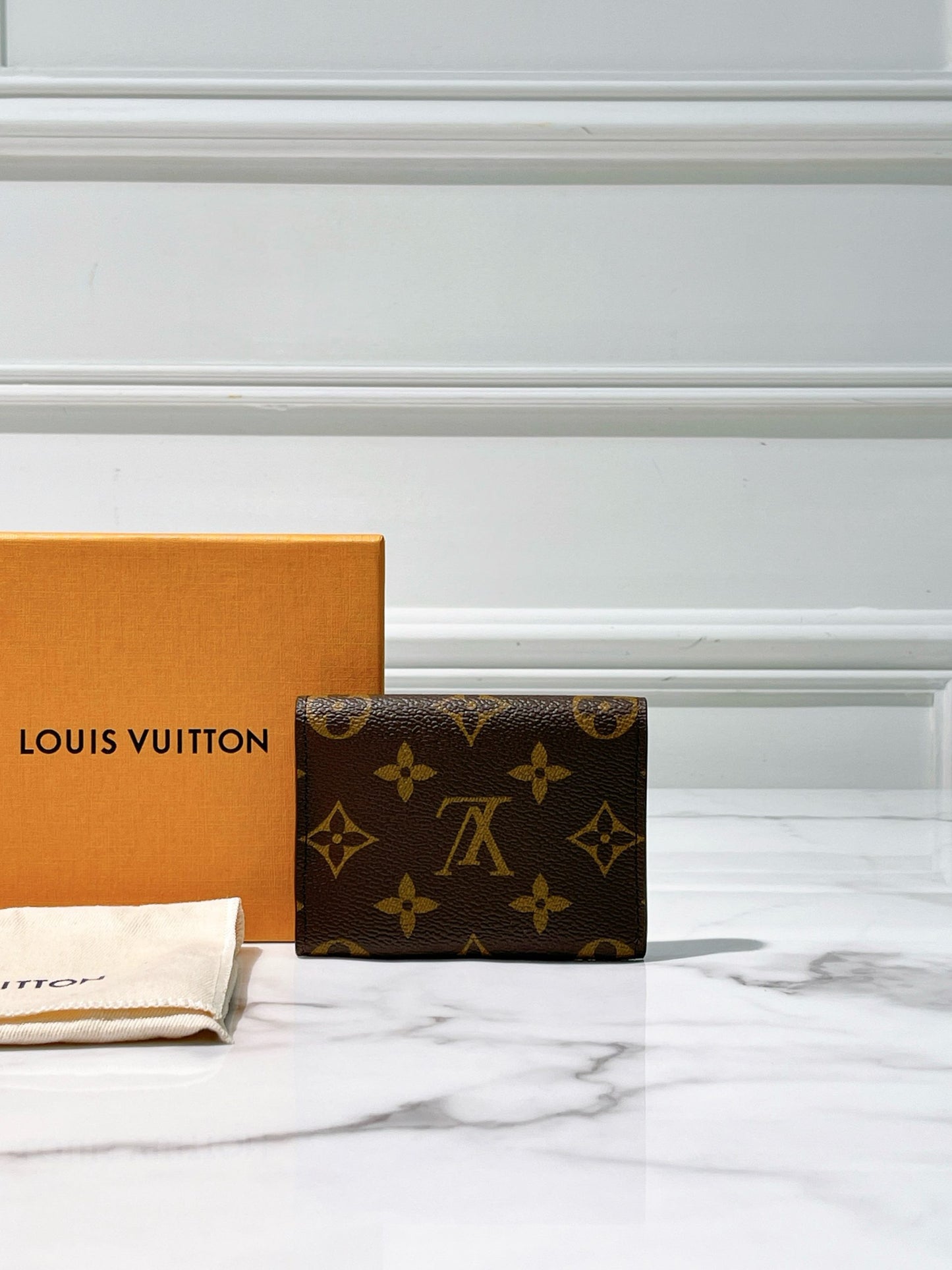 LV FLAP CARD HOLDER