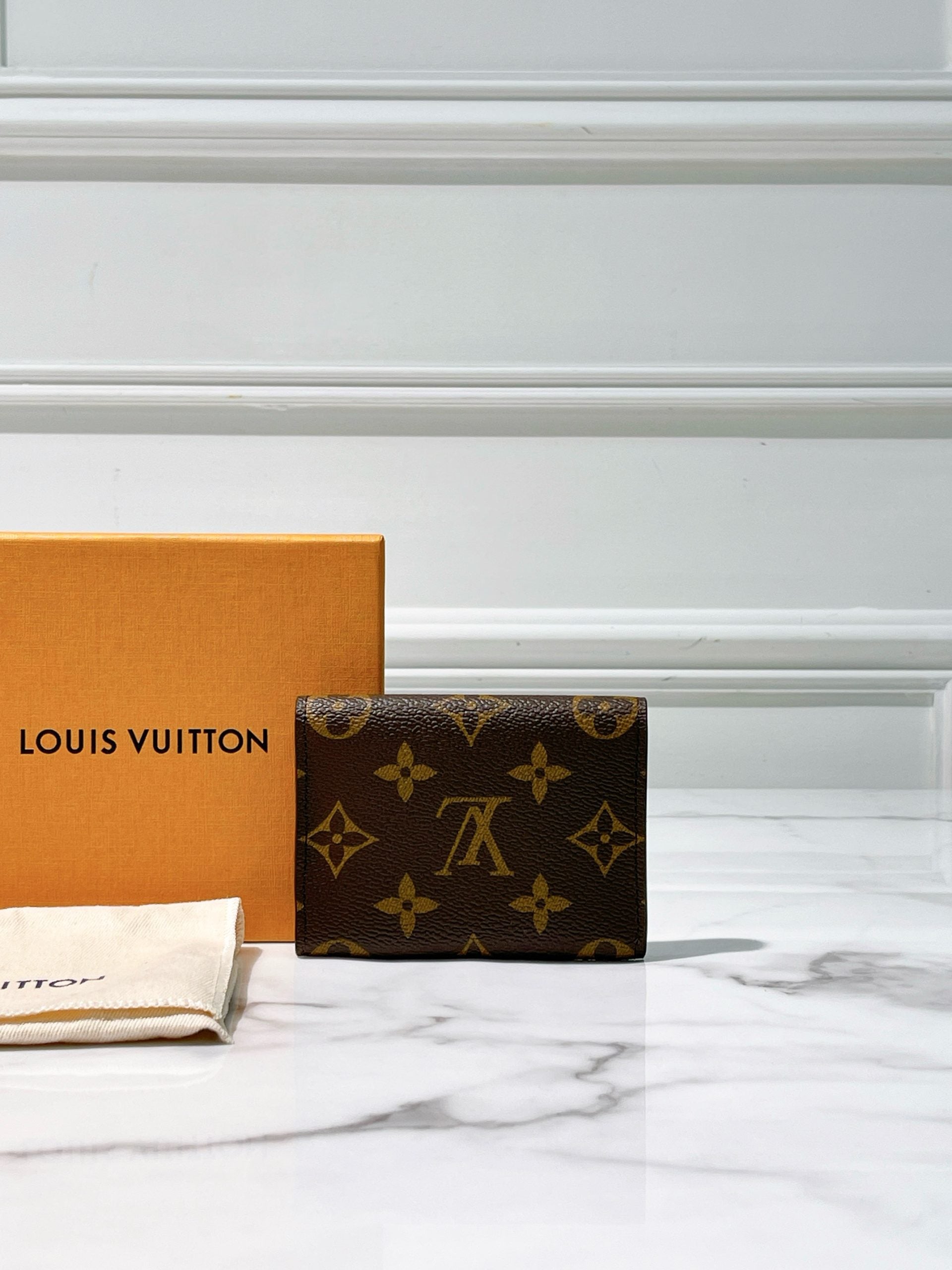LV FLAP CARD HOLDER