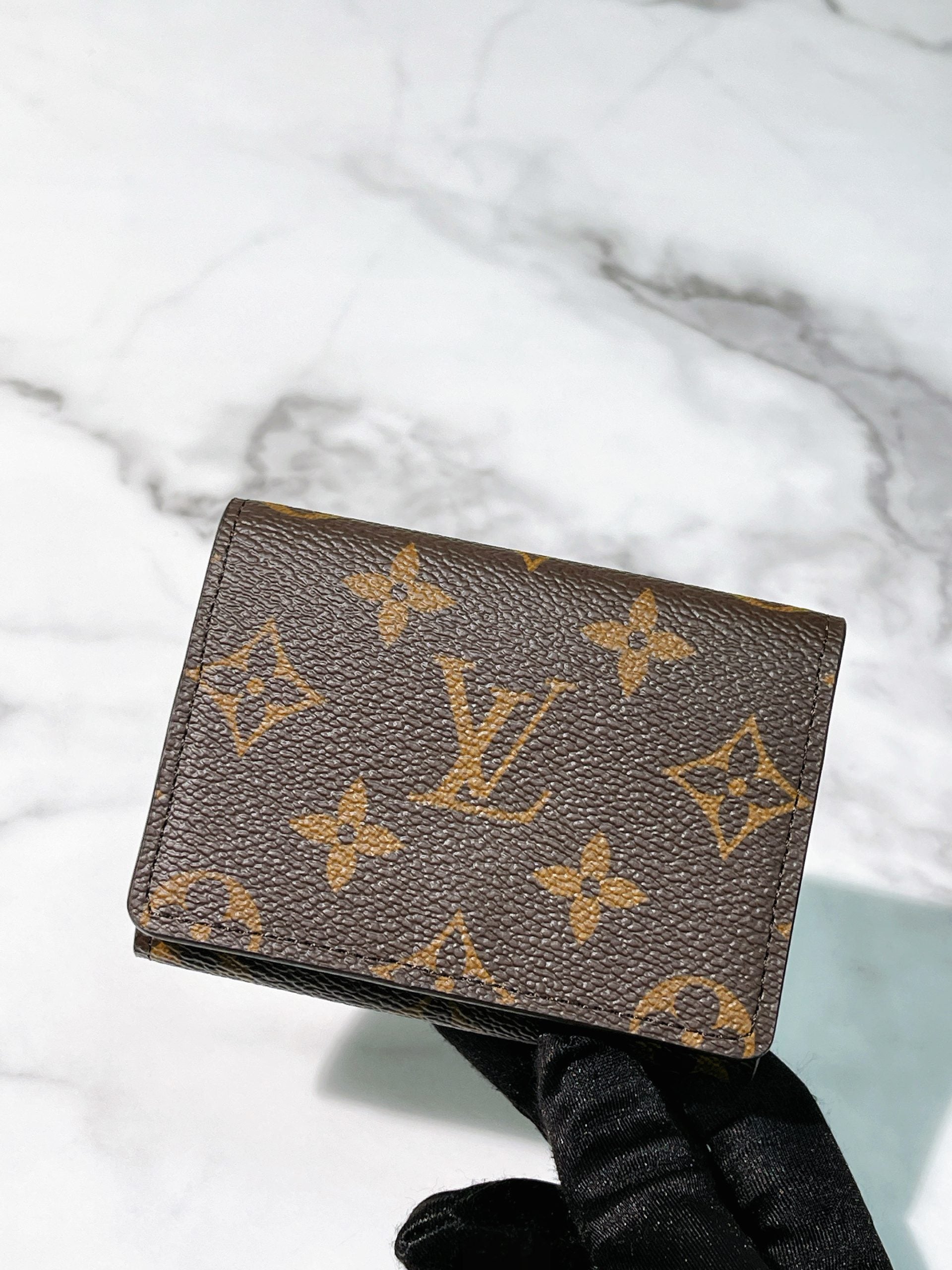 LV FLAP CARD HOLDER