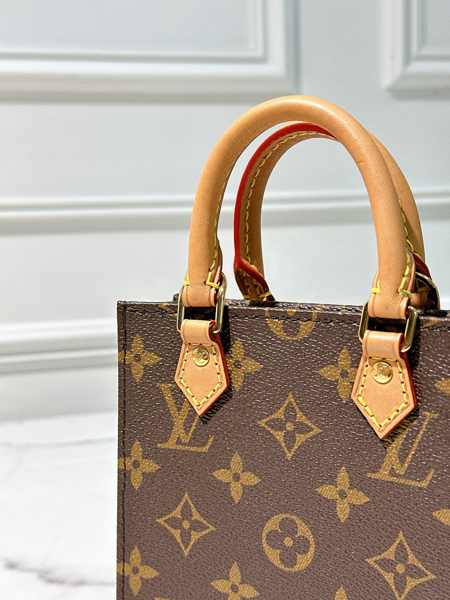LV PETIT SAC PLAT