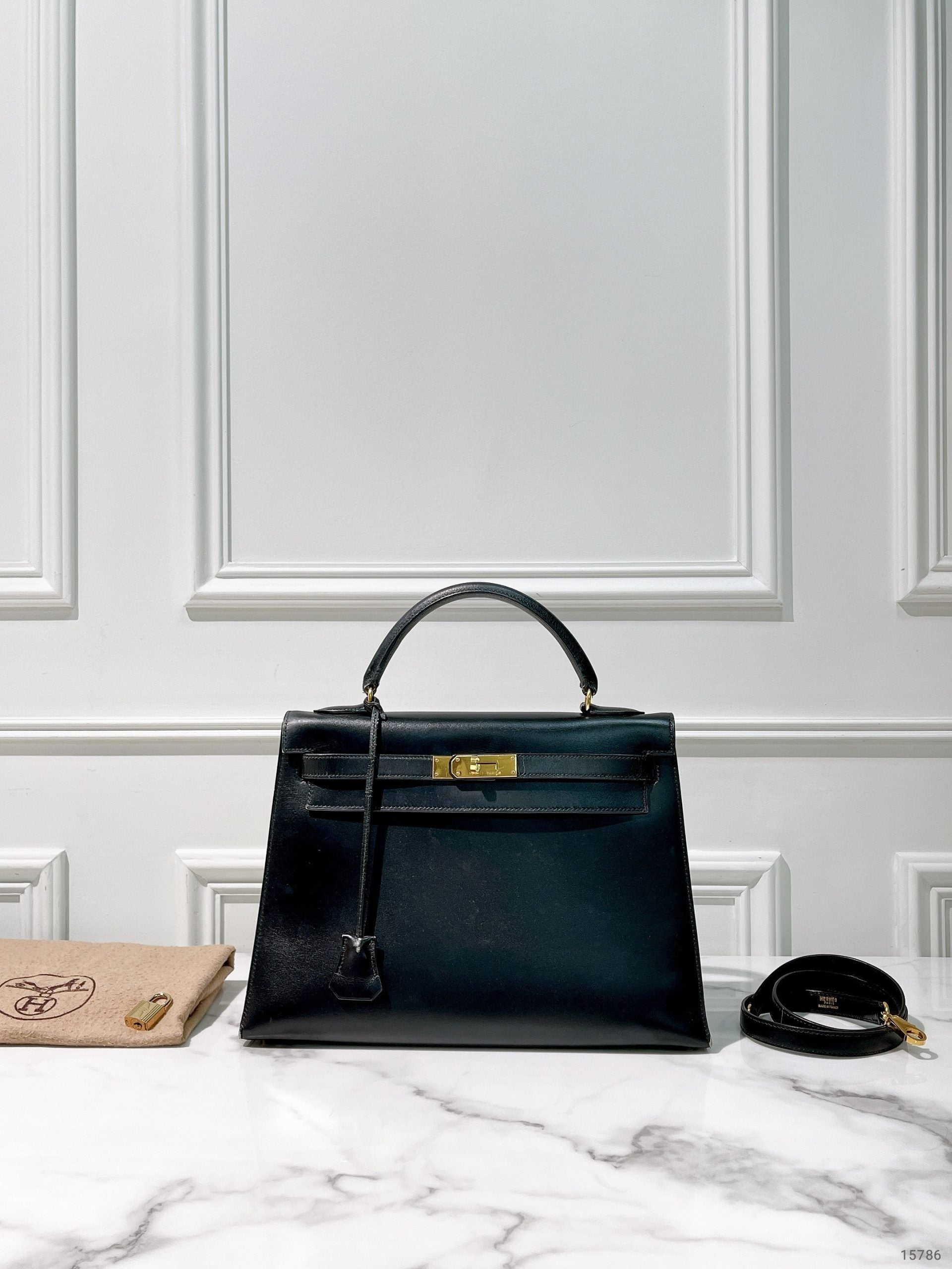 HERMES VINTAGE KELLY 32, NOIR/GOLD