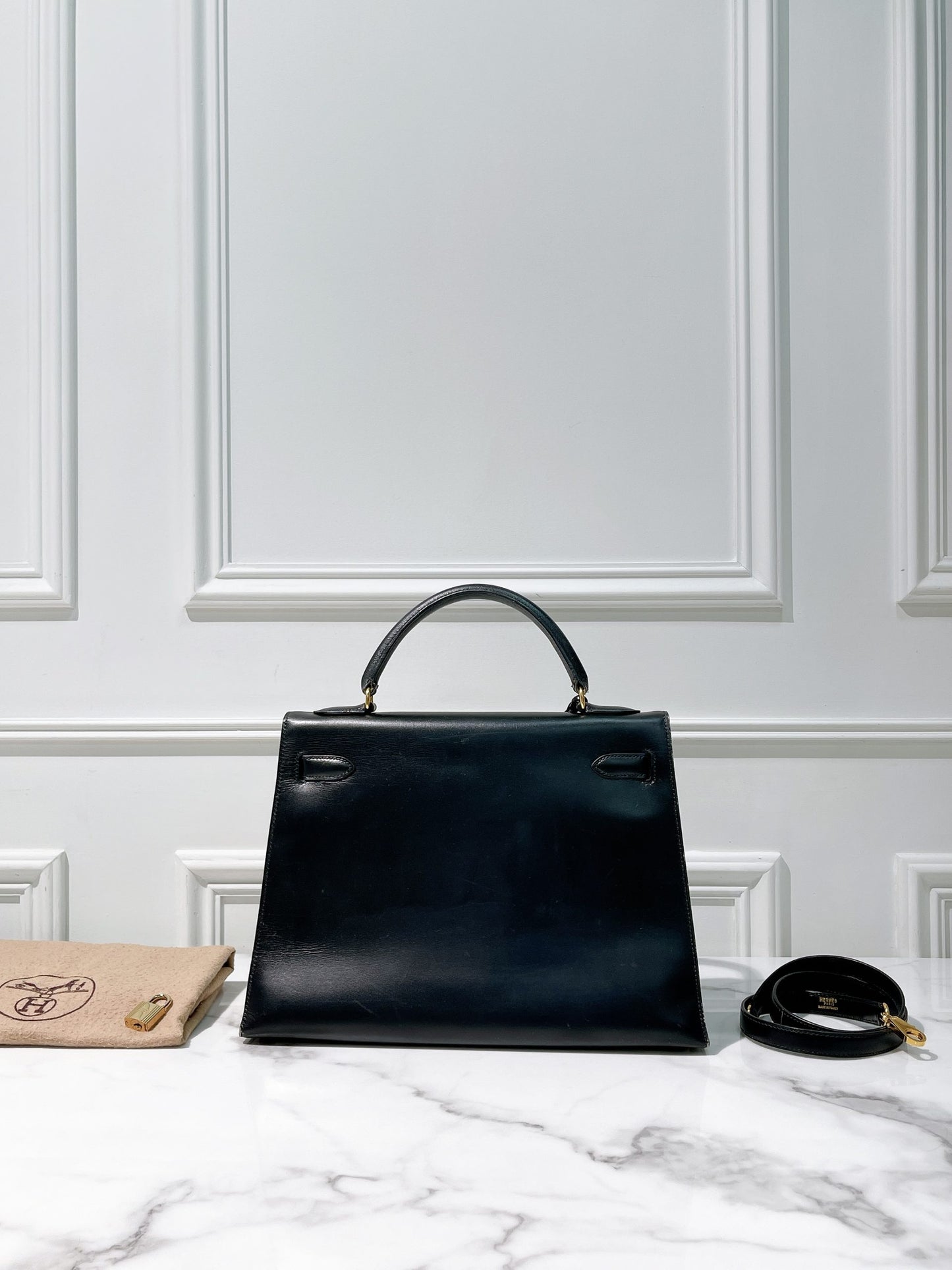 HERMES VINTAGE KELLY 32, NOIR/GOLD