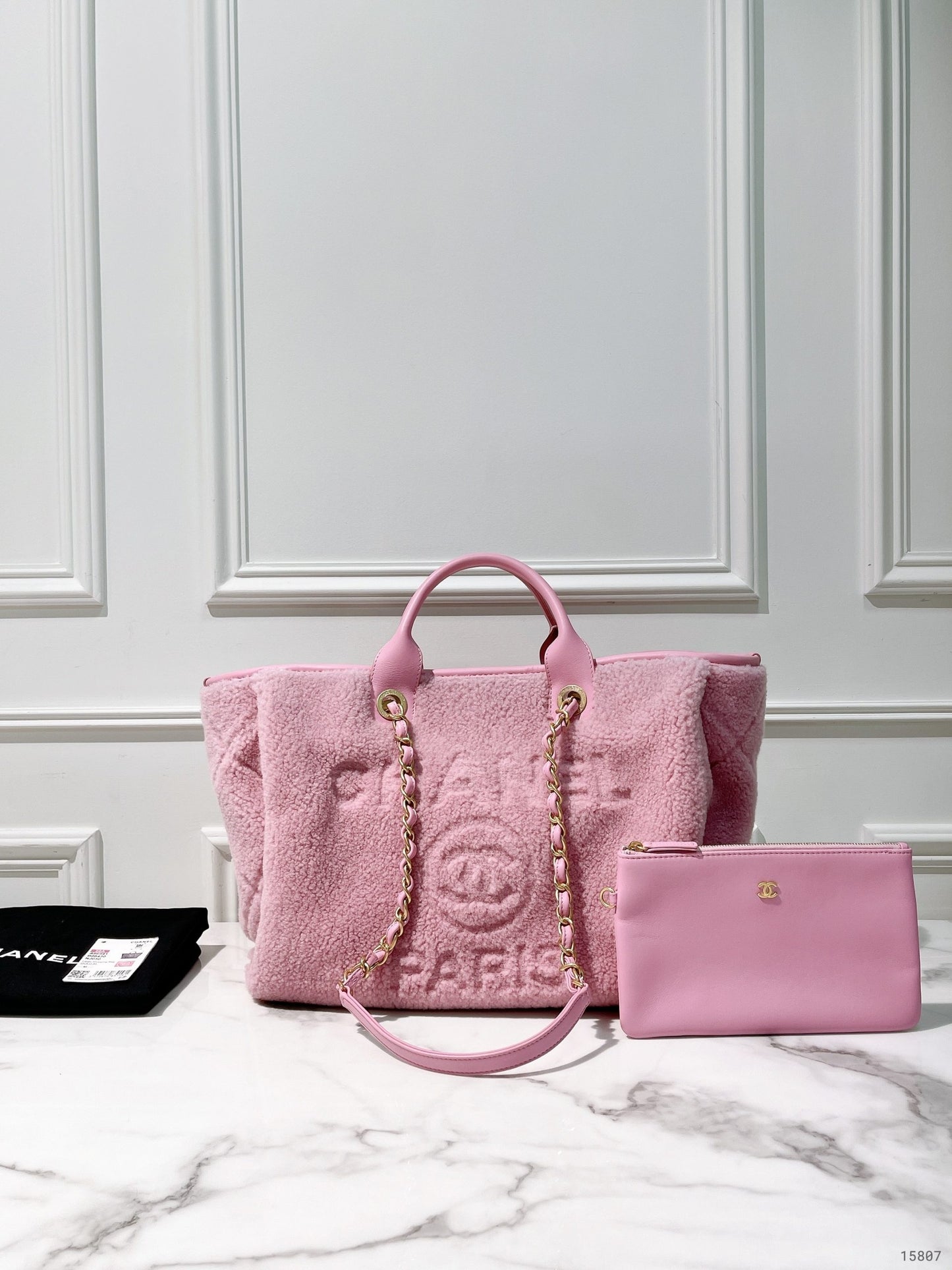CHANEL 22A SHOPPING BAG