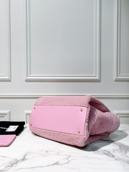 CHANEL 22A SHOPPING BAG