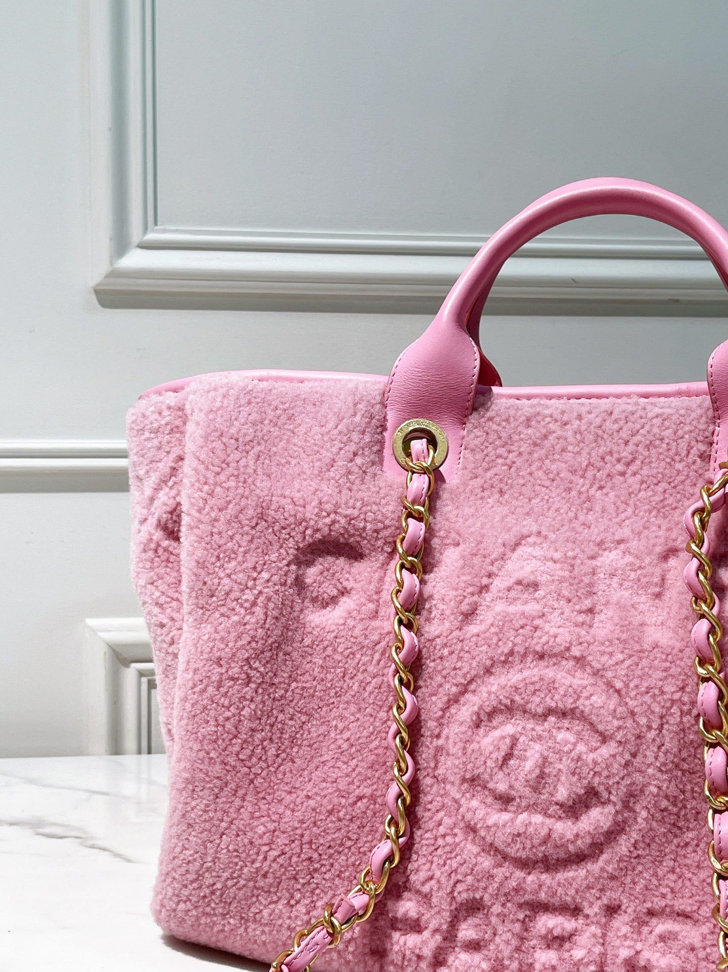 CHANEL 22A SHOPPING BAG