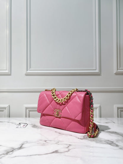 CHANEL 19 BAG