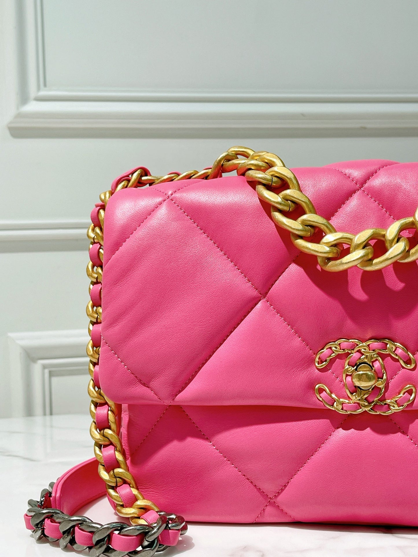 CHANEL 19 BAG