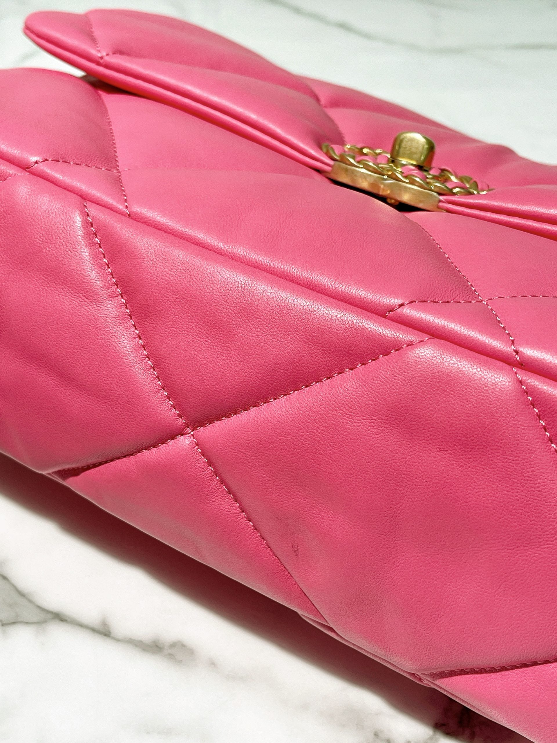 CHANEL 19 BAG