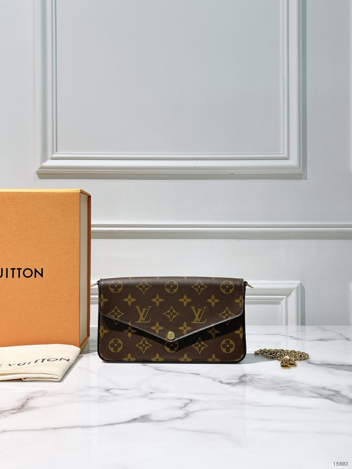 LV FELICIE POCHETTE, No zipped pocket or flat pocket