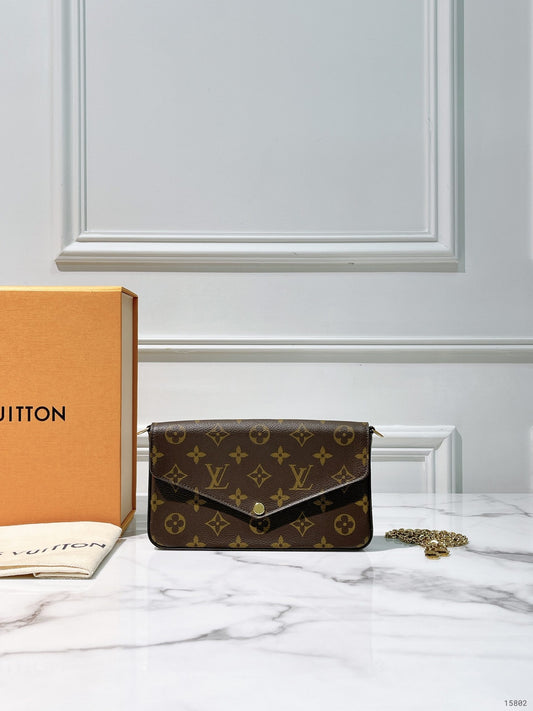 LV FELICIE POCHETTE, No zipped pocket or flat pocket