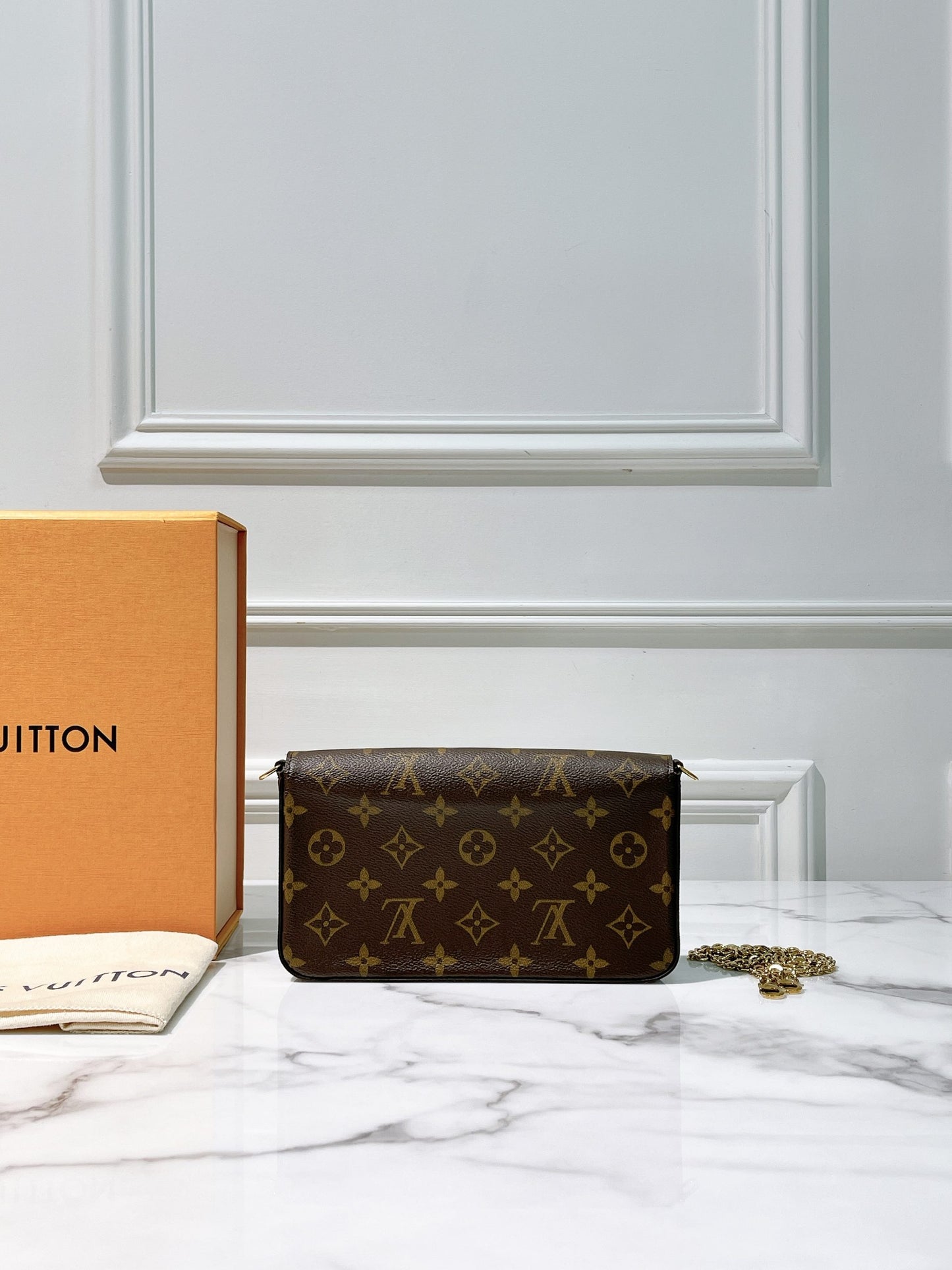 LV FELICIE POCHETTE, No zipped pocket or flat pocket