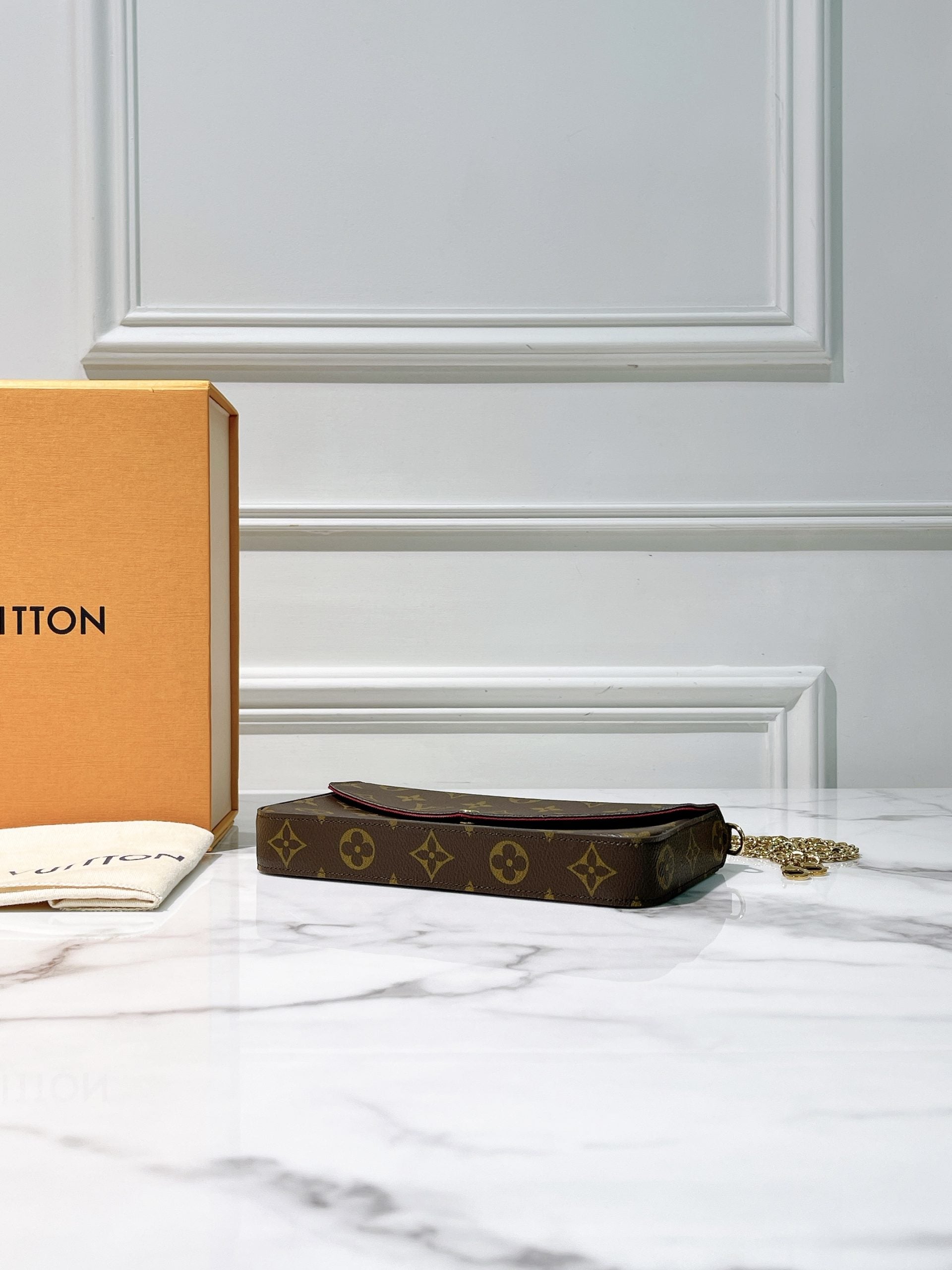 LV FELICIE POCHETTE, No zipped pocket or flat pocket