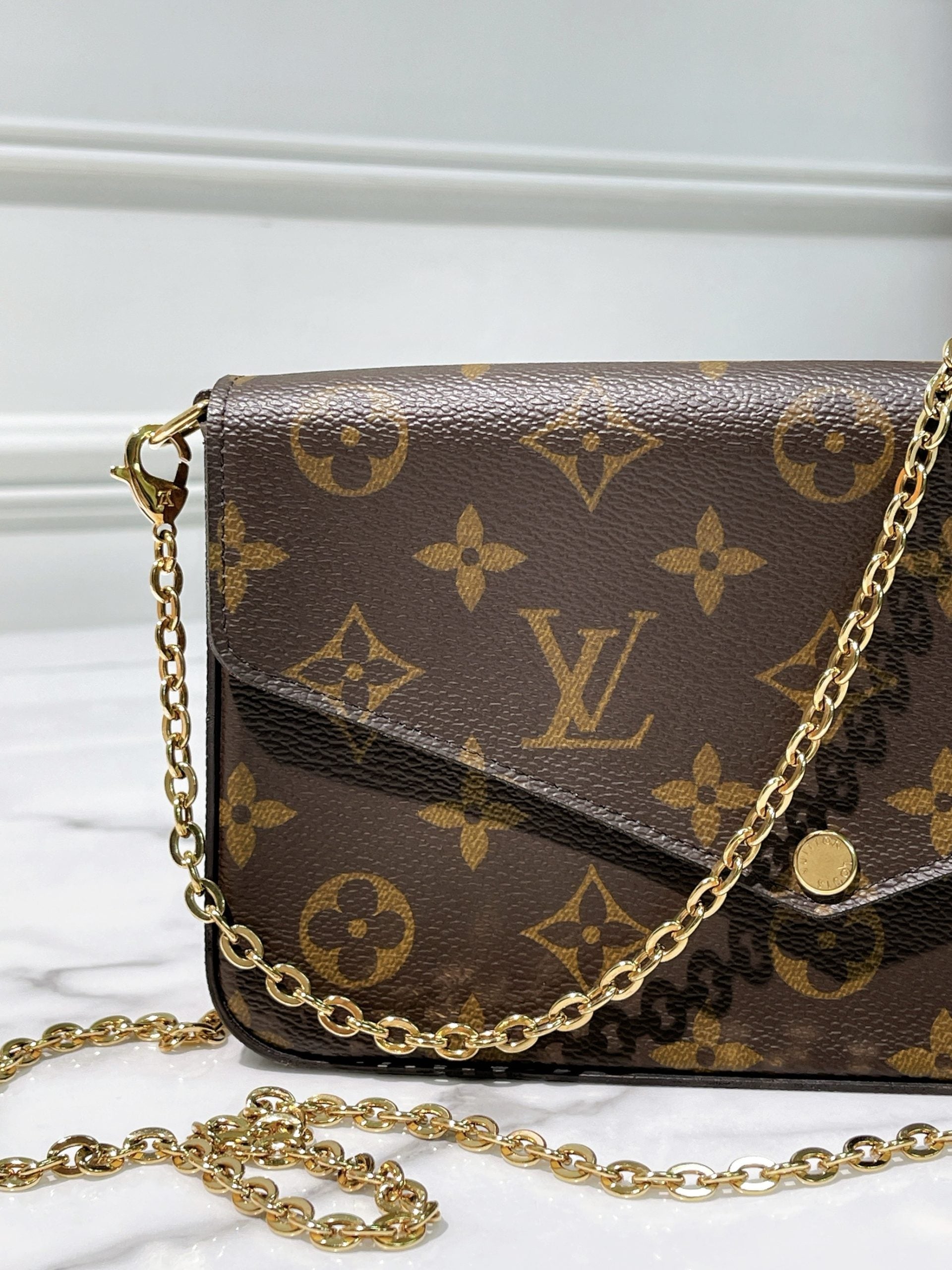 LV FELICIE POCHETTE, No zipped pocket or flat pocket