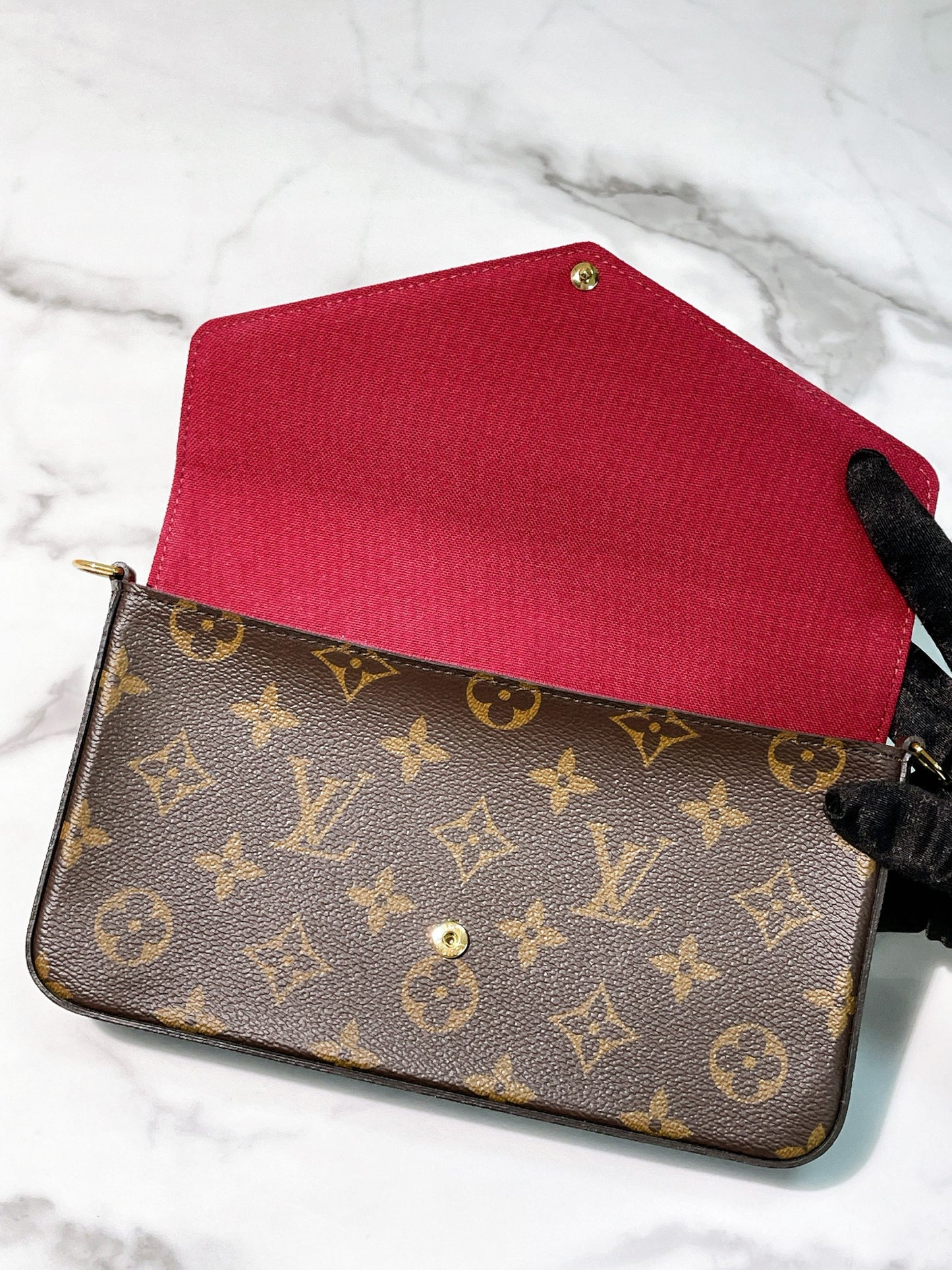 LV FELICIE POCHETTE, No zipped pocket or flat pocket
