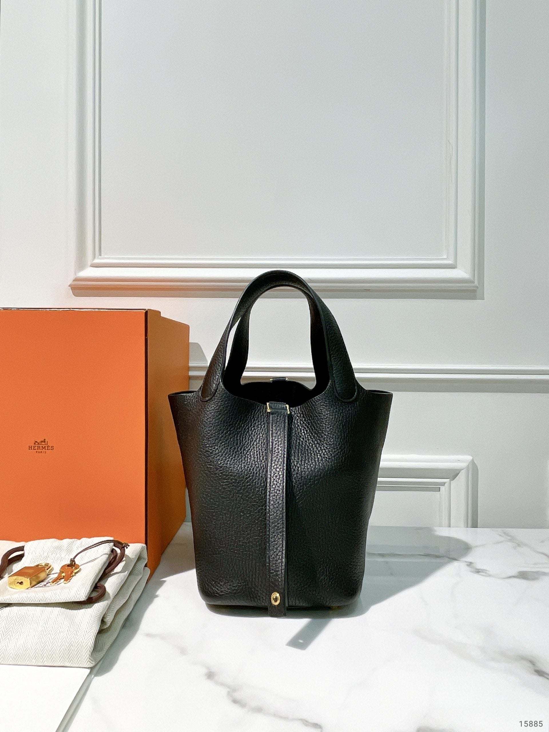 HERMES PICOTIN 18, NOIR/GOLD