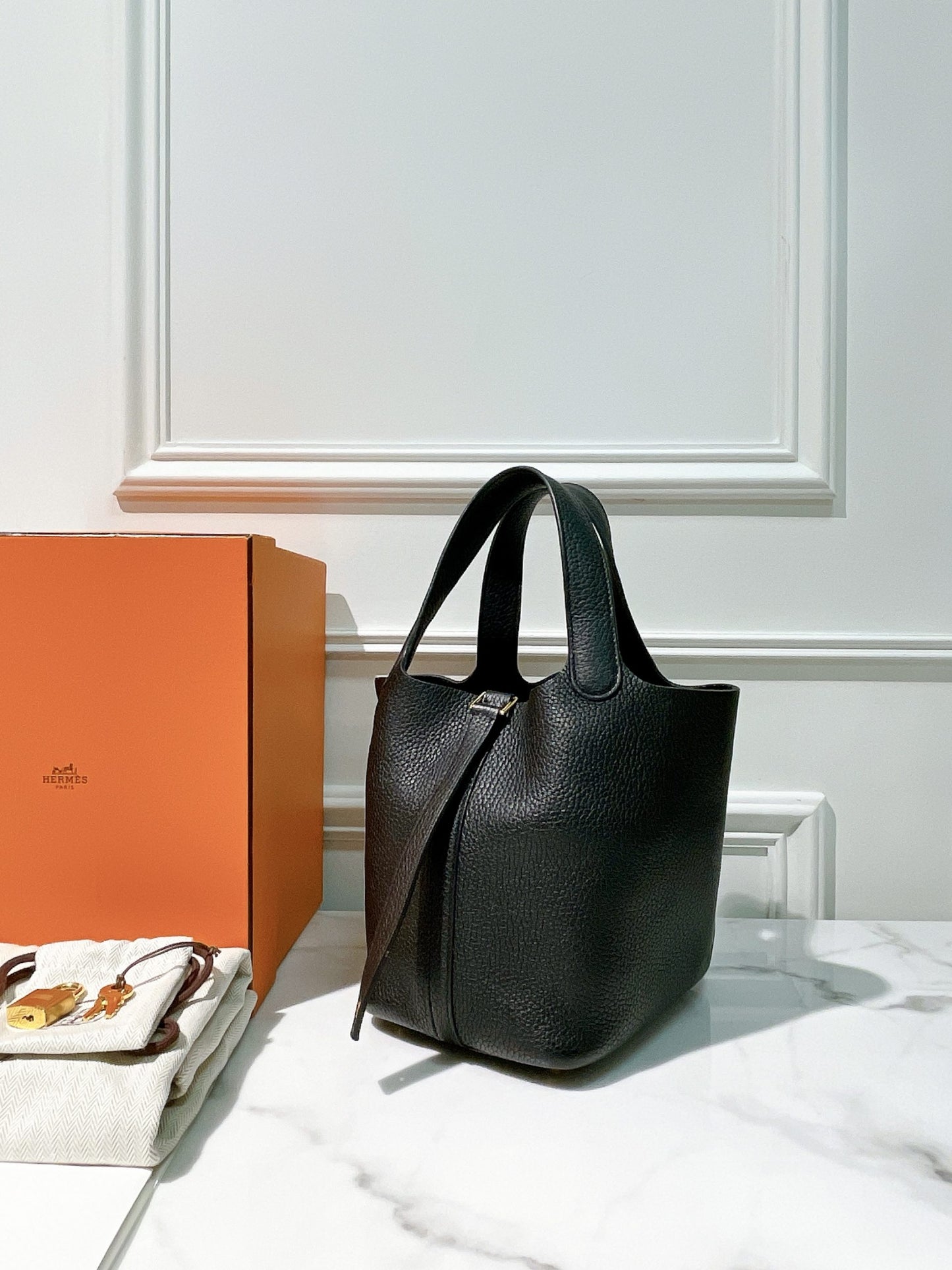 HERMES PICOTIN 18, NOIR/GOLD