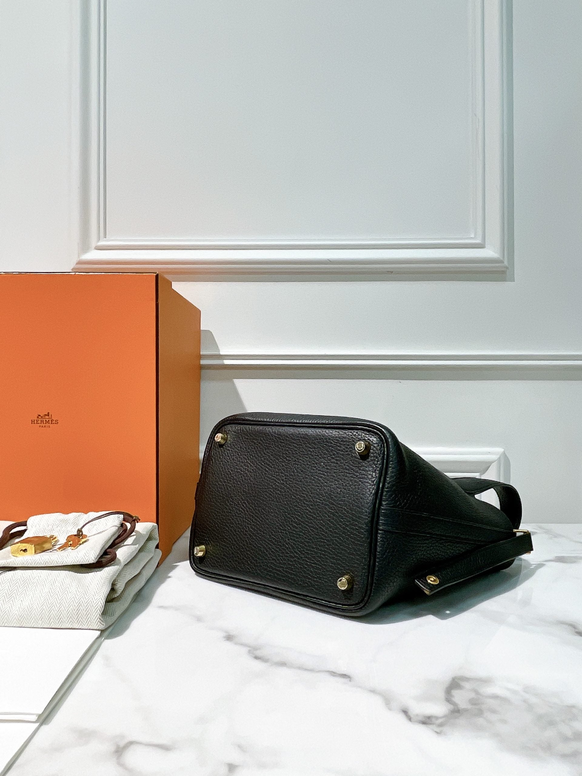 HERMES PICOTIN 18, NOIR/GOLD