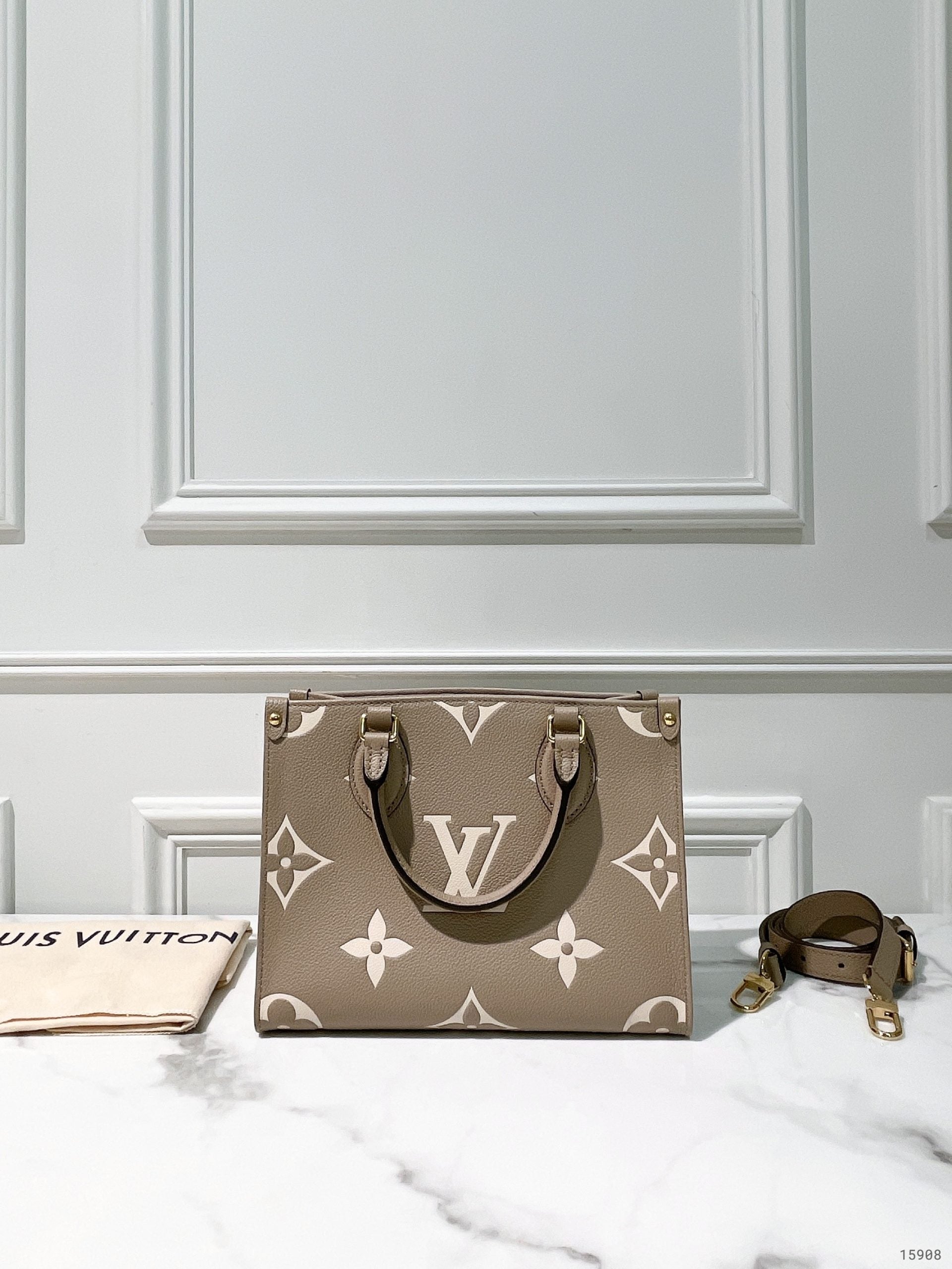 LV ONTHEGO PM, TOURTERELLE/CREAM/GOLD