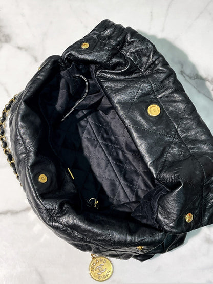 CHANEL 22 BAG MEDIUM, BLACK/GOLD