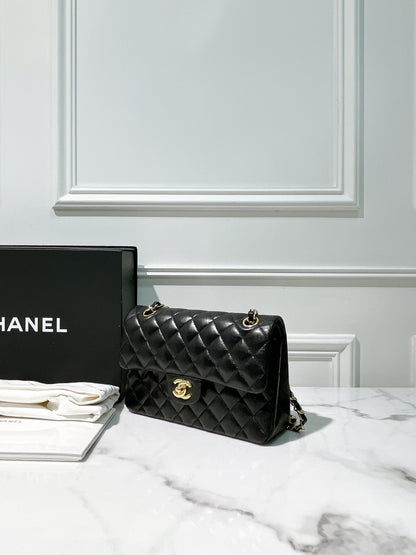 CHANEL CLASSIC FLAP SMALL, BLACK/GOLD