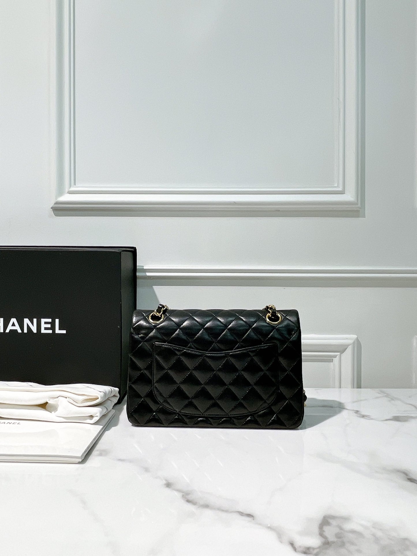 CHANEL CLASSIC FLAP SMALL, BLACK/GOLD
