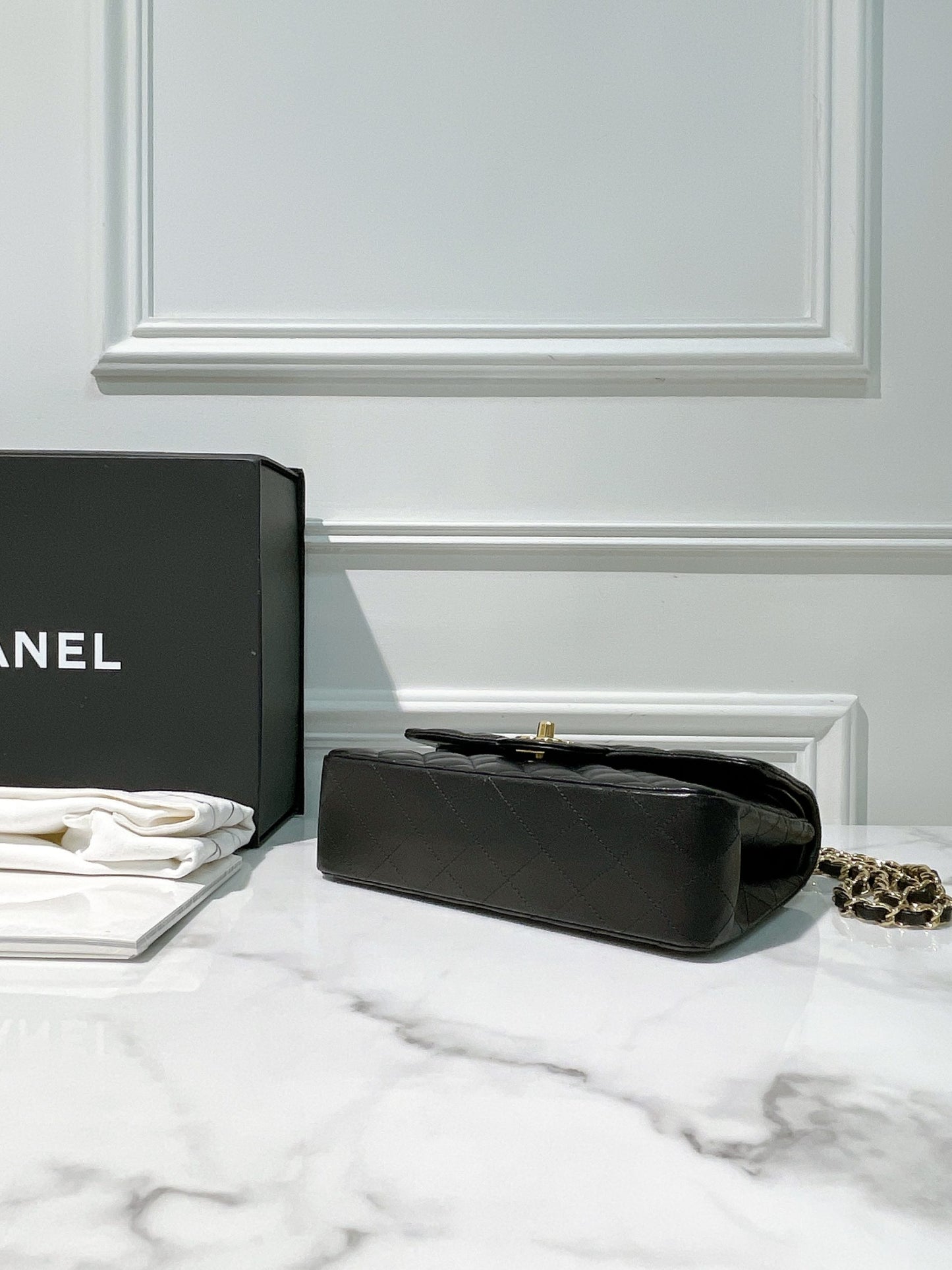 CHANEL CLASSIC FLAP SMALL, BLACK/GOLD