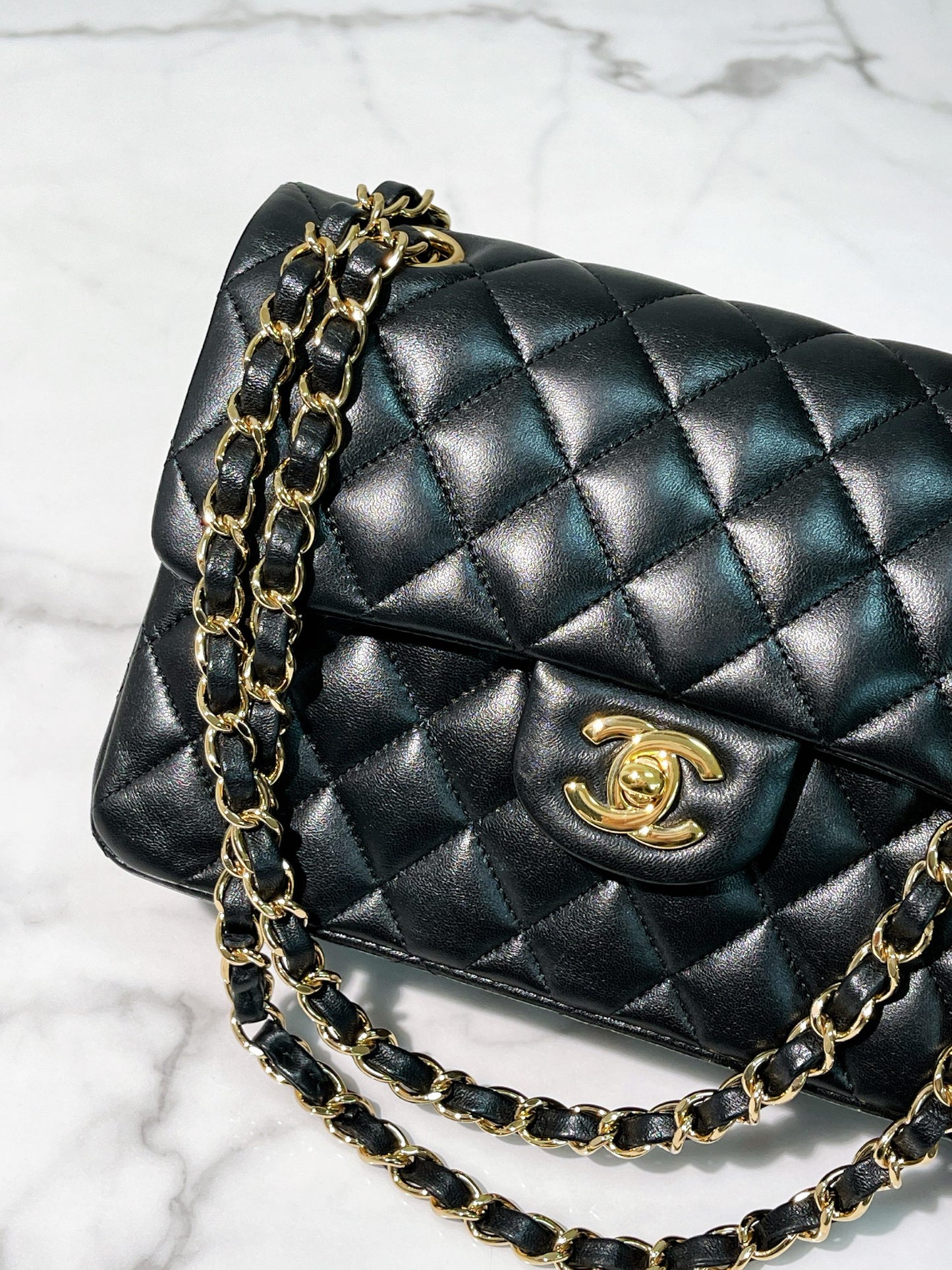 CHANEL CLASSIC FLAP SMALL, BLACK/GOLD