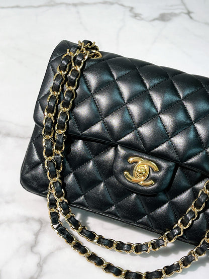 CHANEL CLASSIC FLAP SMALL, BLACK/GOLD