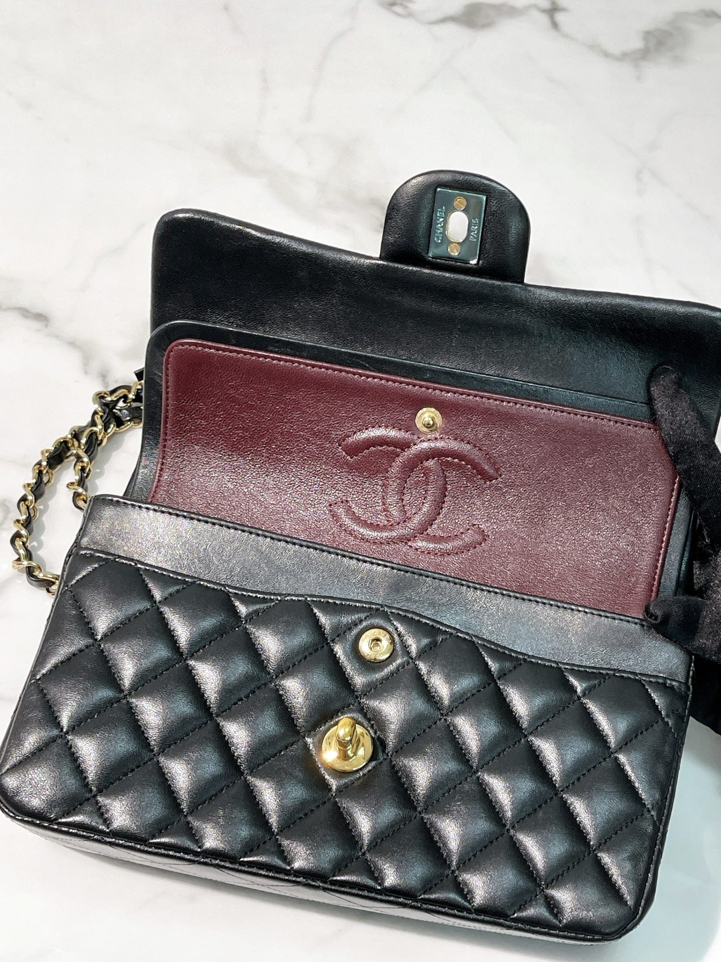 CHANEL CLASSIC FLAP SMALL, BLACK/GOLD