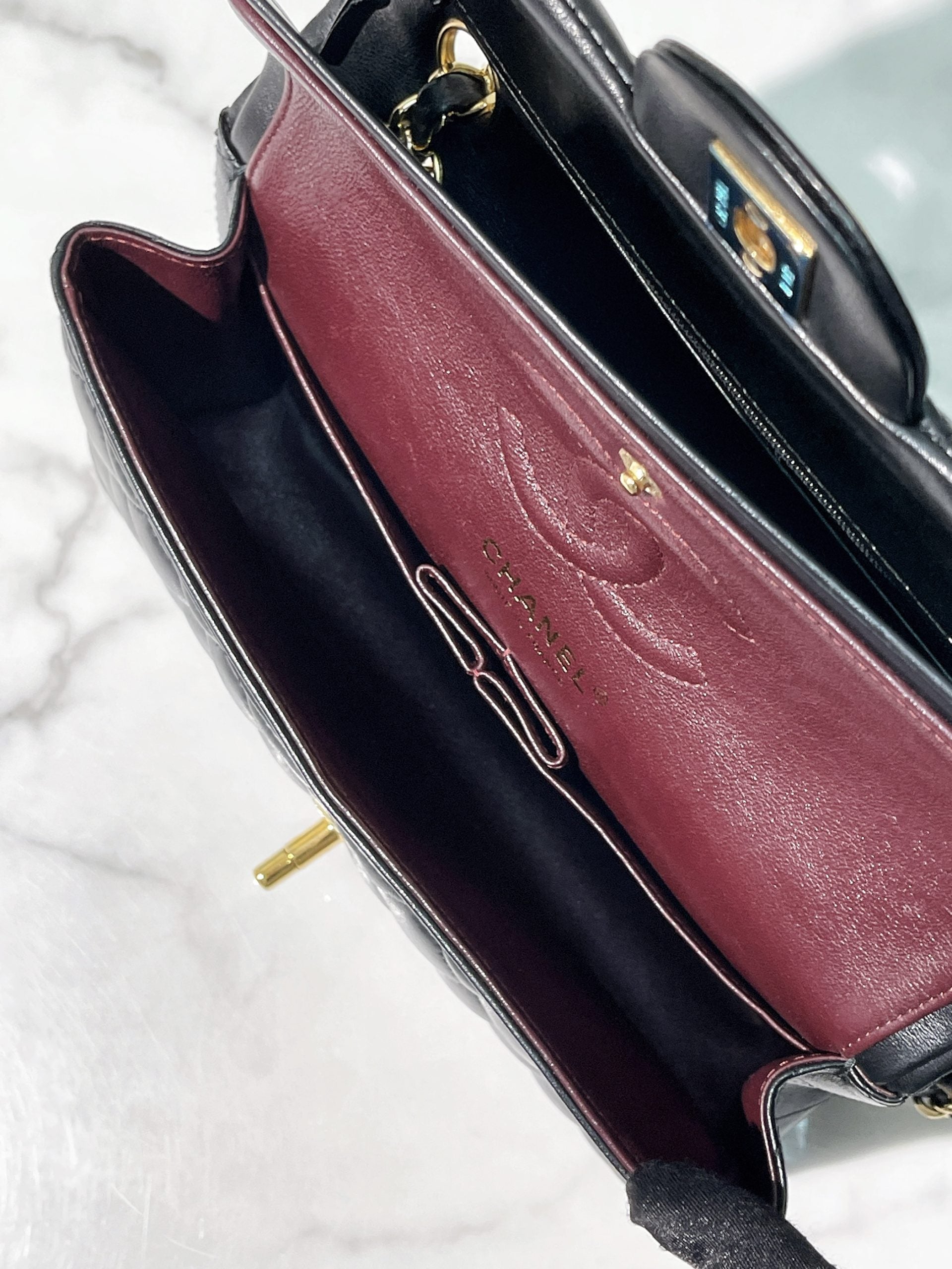 CHANEL CLASSIC FLAP SMALL, BLACK/GOLD