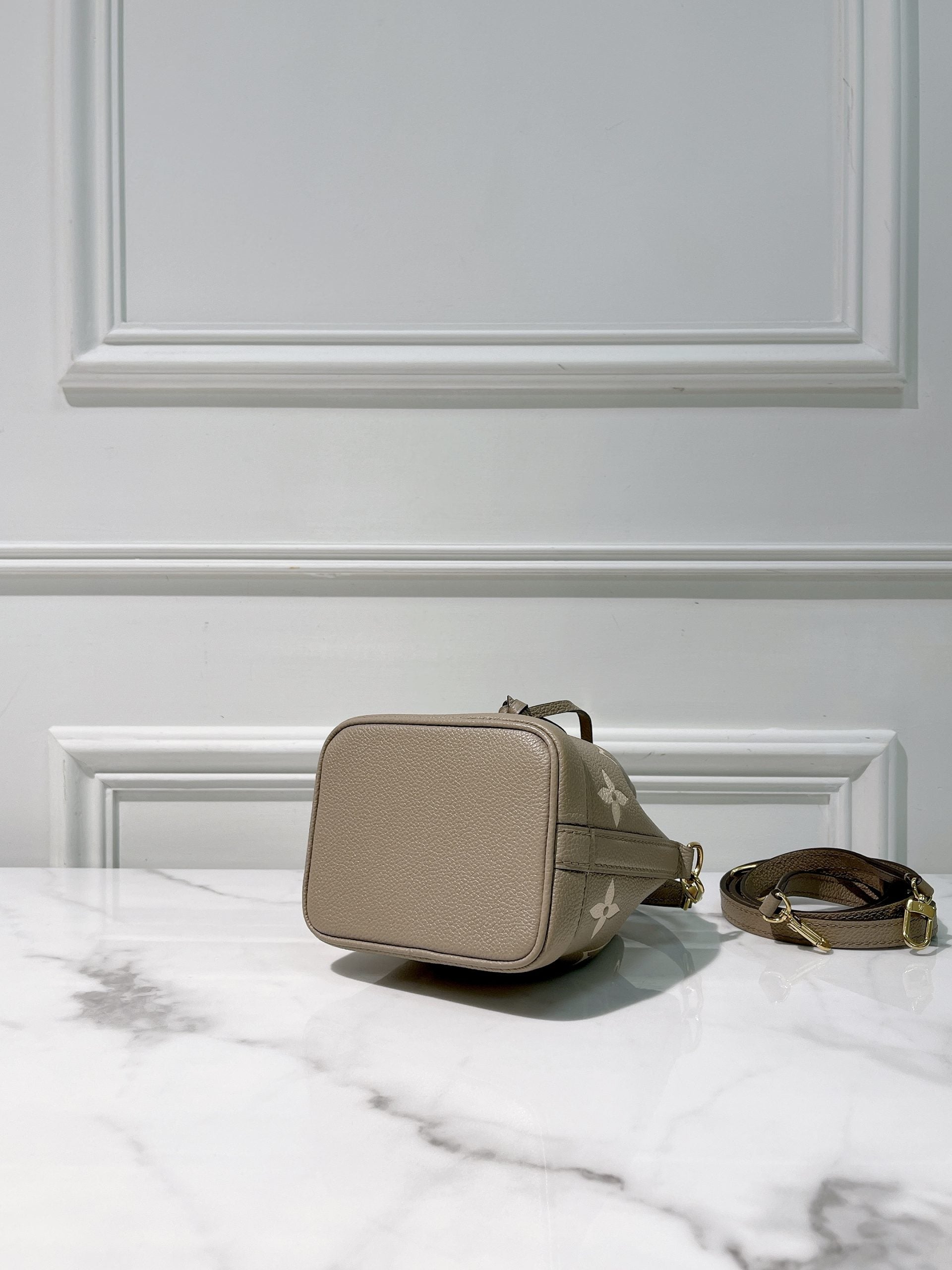 LV NANO NOE, Tourterelle Gray / Cream