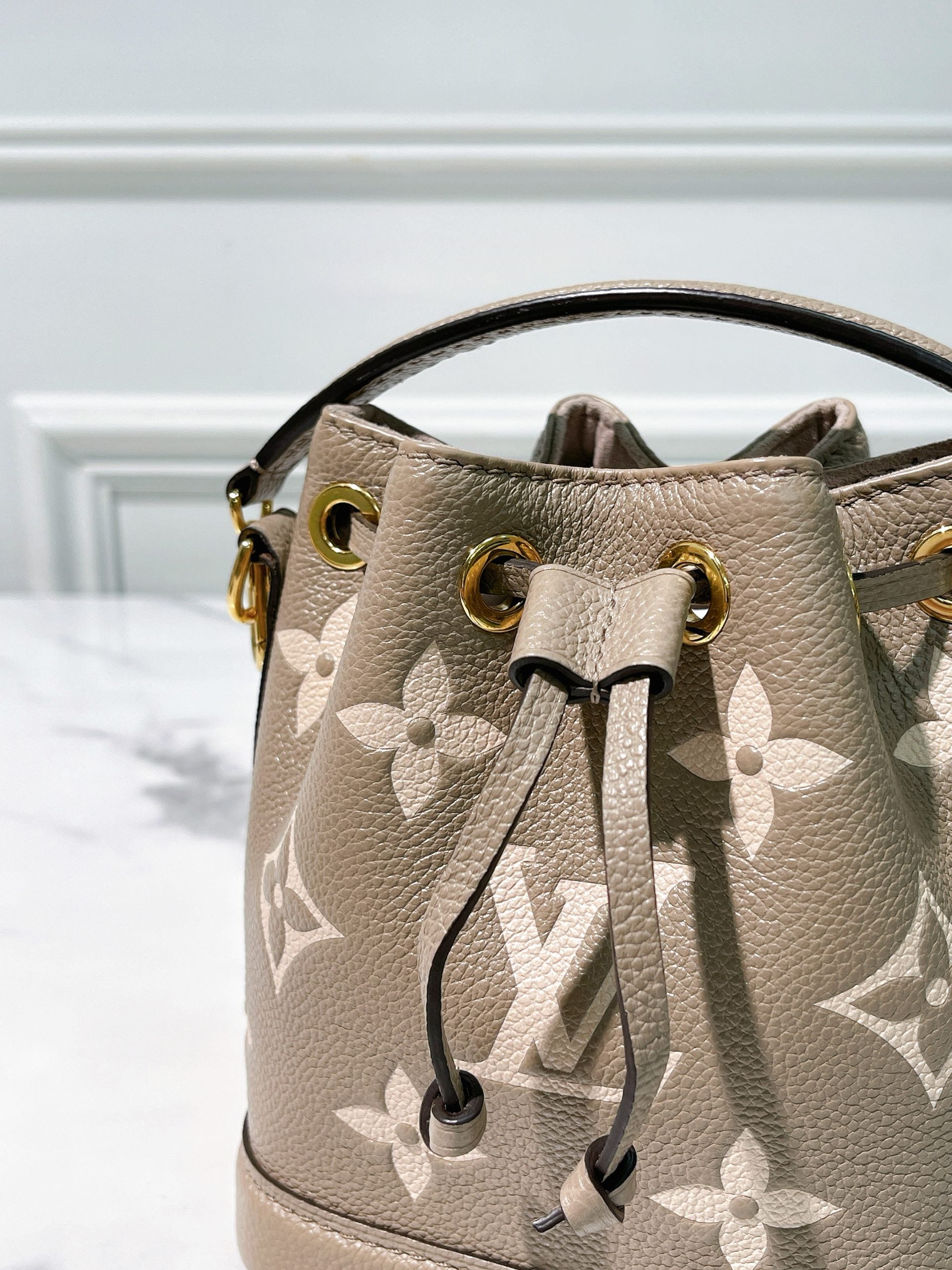 LV NANO NOE, Tourterelle Gray / Cream