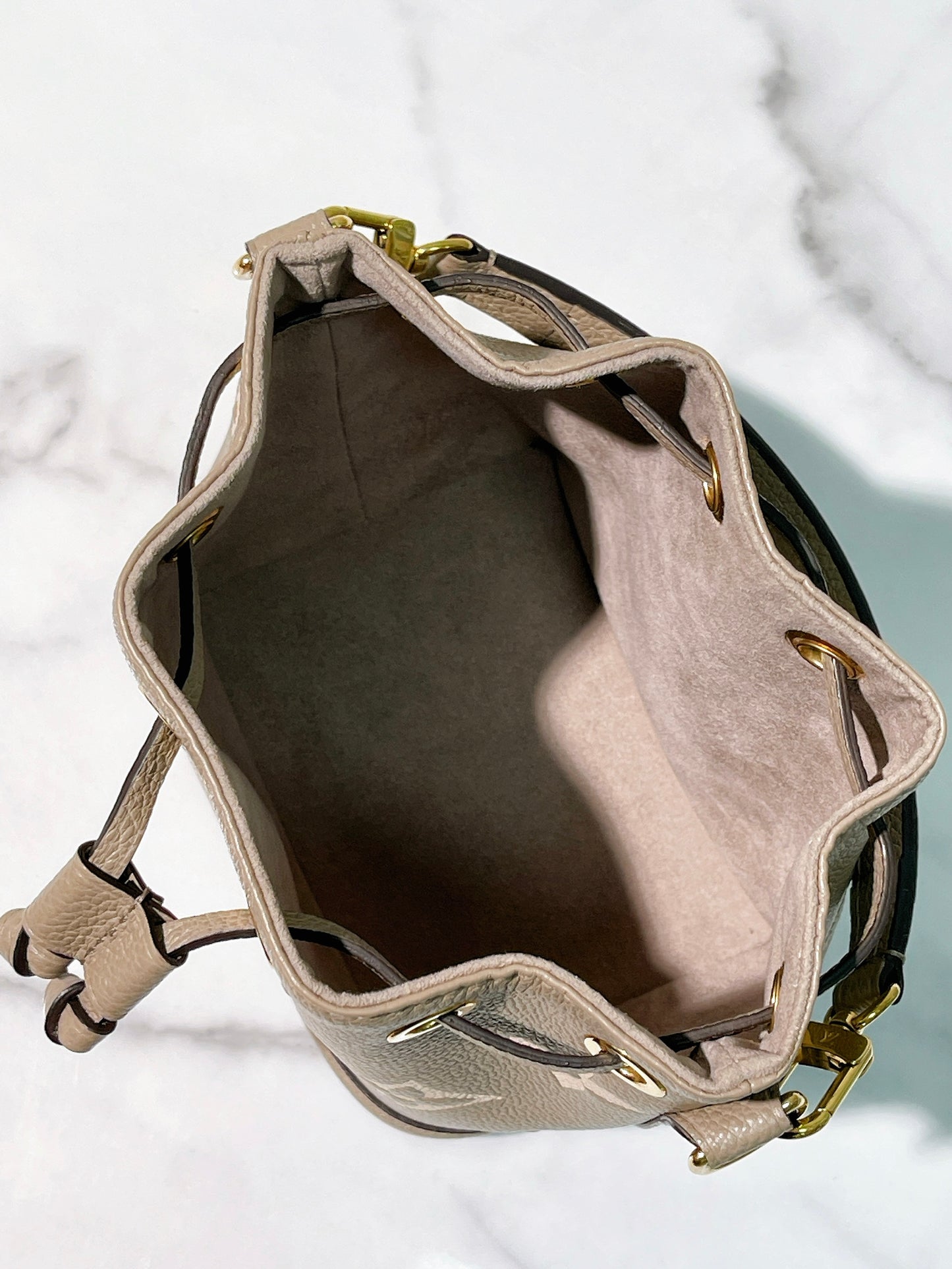 LV NANO NOE, Tourterelle Gray / Cream