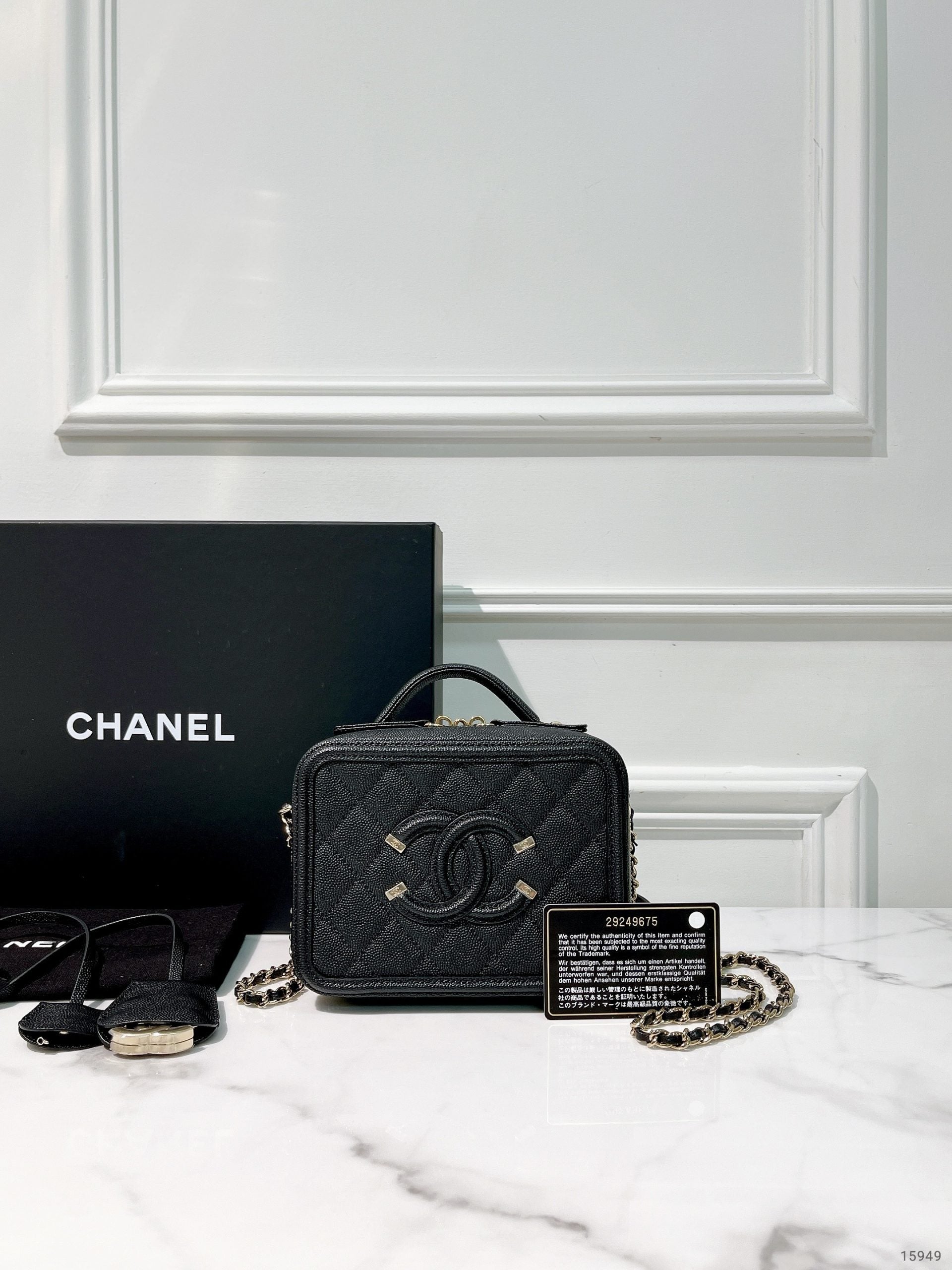 CHANEL SMALL VANITY CASE, Black/Gold