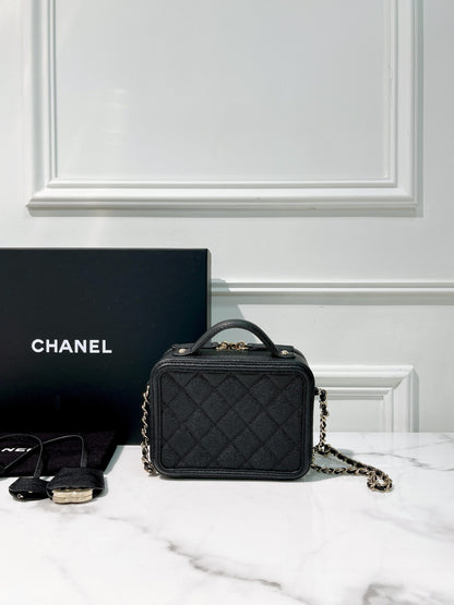 CHANEL SMALL VANITY CASE, Black/Gold