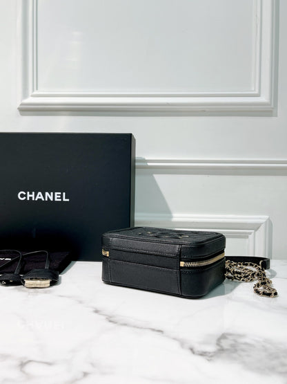 CHANEL SMALL VANITY CASE, Black/Gold