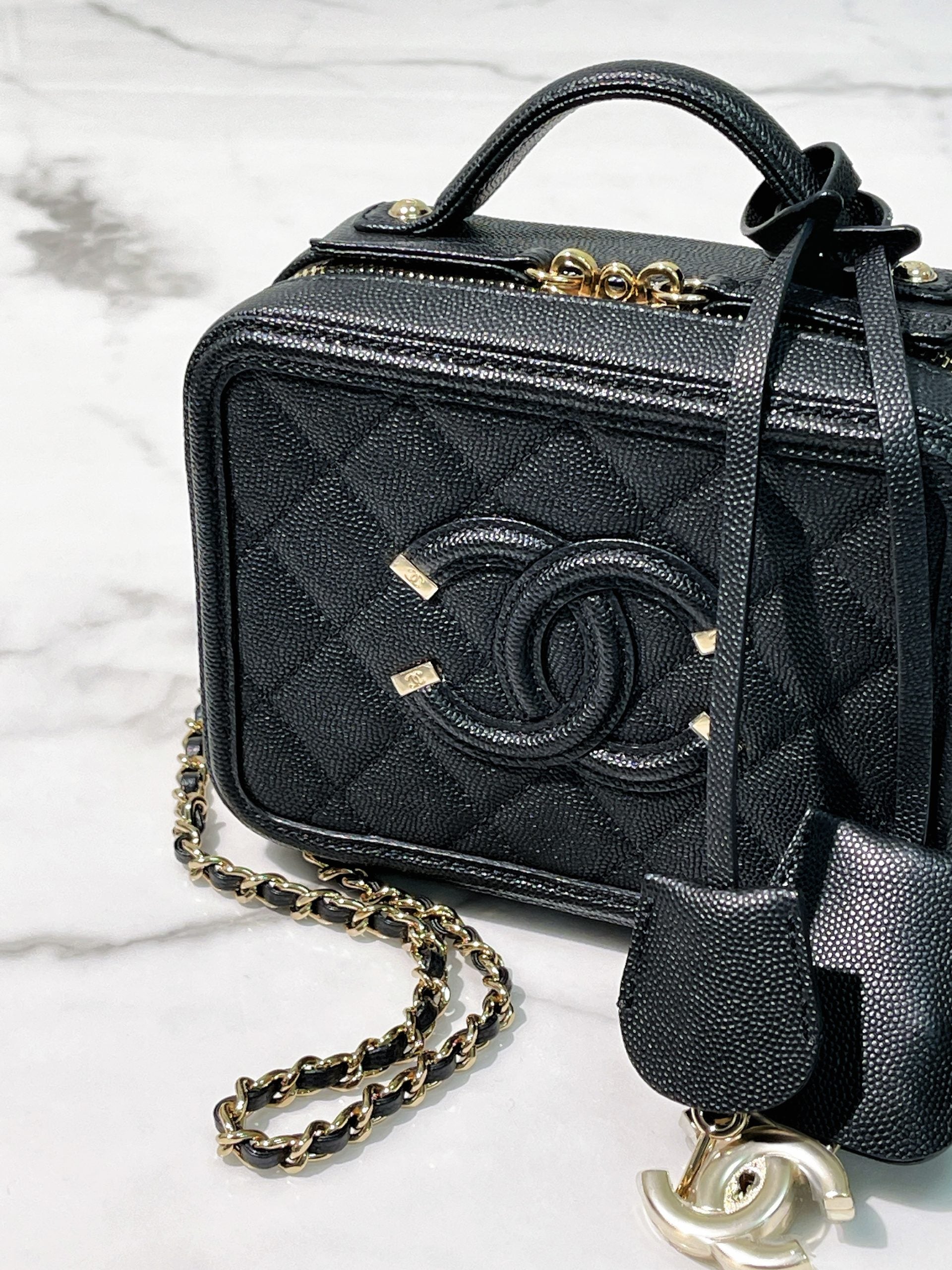CHANEL SMALL VANITY CASE, Black/Gold