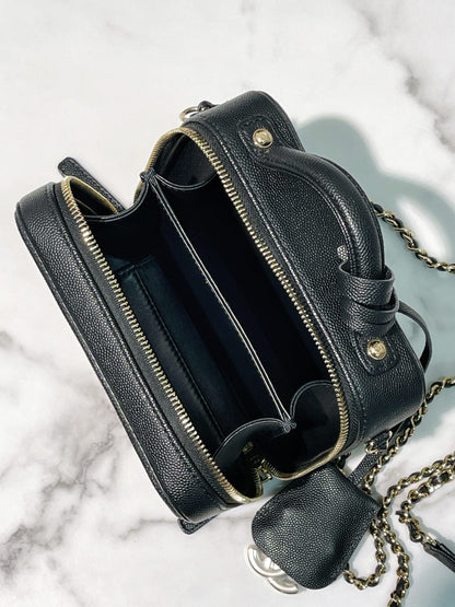 CHANEL SMALL VANITY CASE, Black/Gold