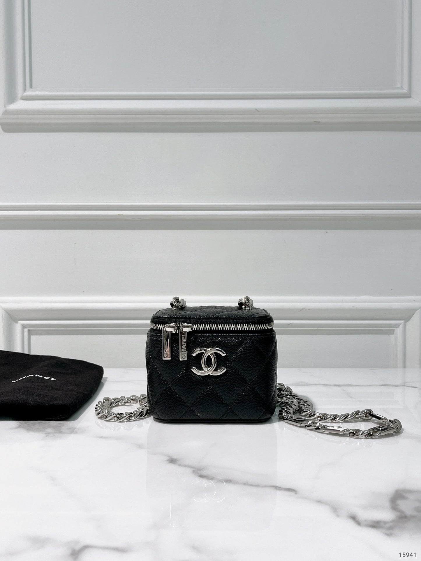 CHANEL 22S VANITY CASE, Black/Silver